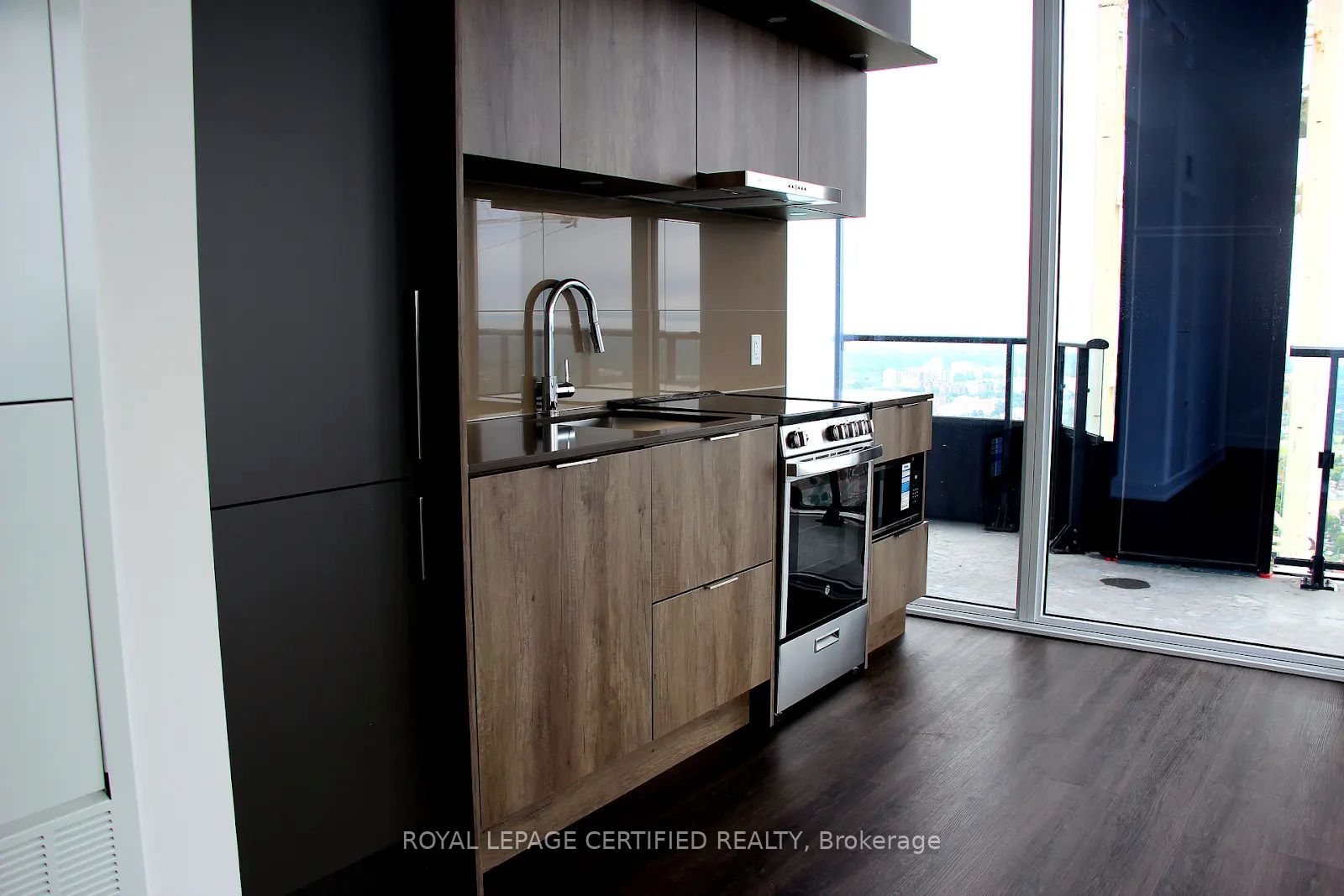 448 Burnhamthorpe Road W 5011, Mississauga, ON L5B 0R4 photo 4