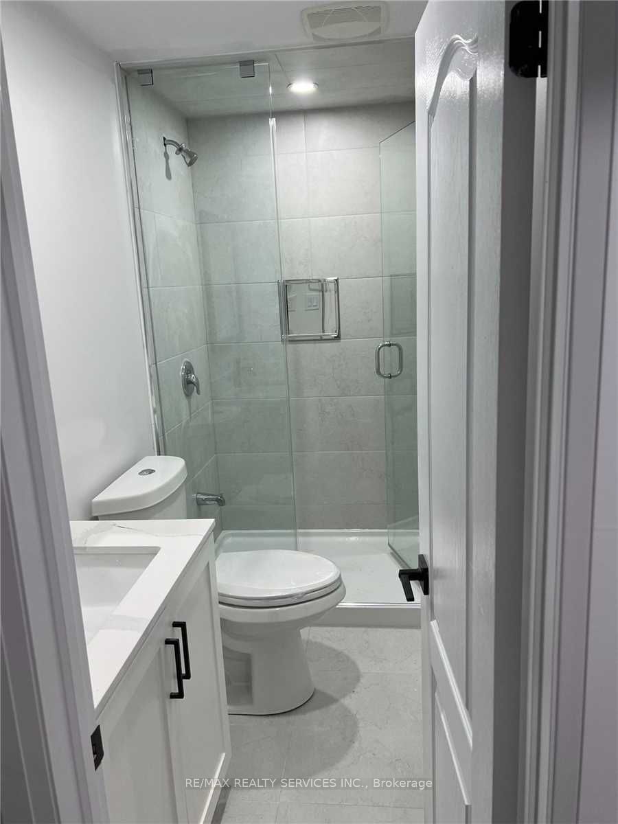 32 Trewartha Crescent BSMT, Brampton, ON L6Z 1X4 photo 4