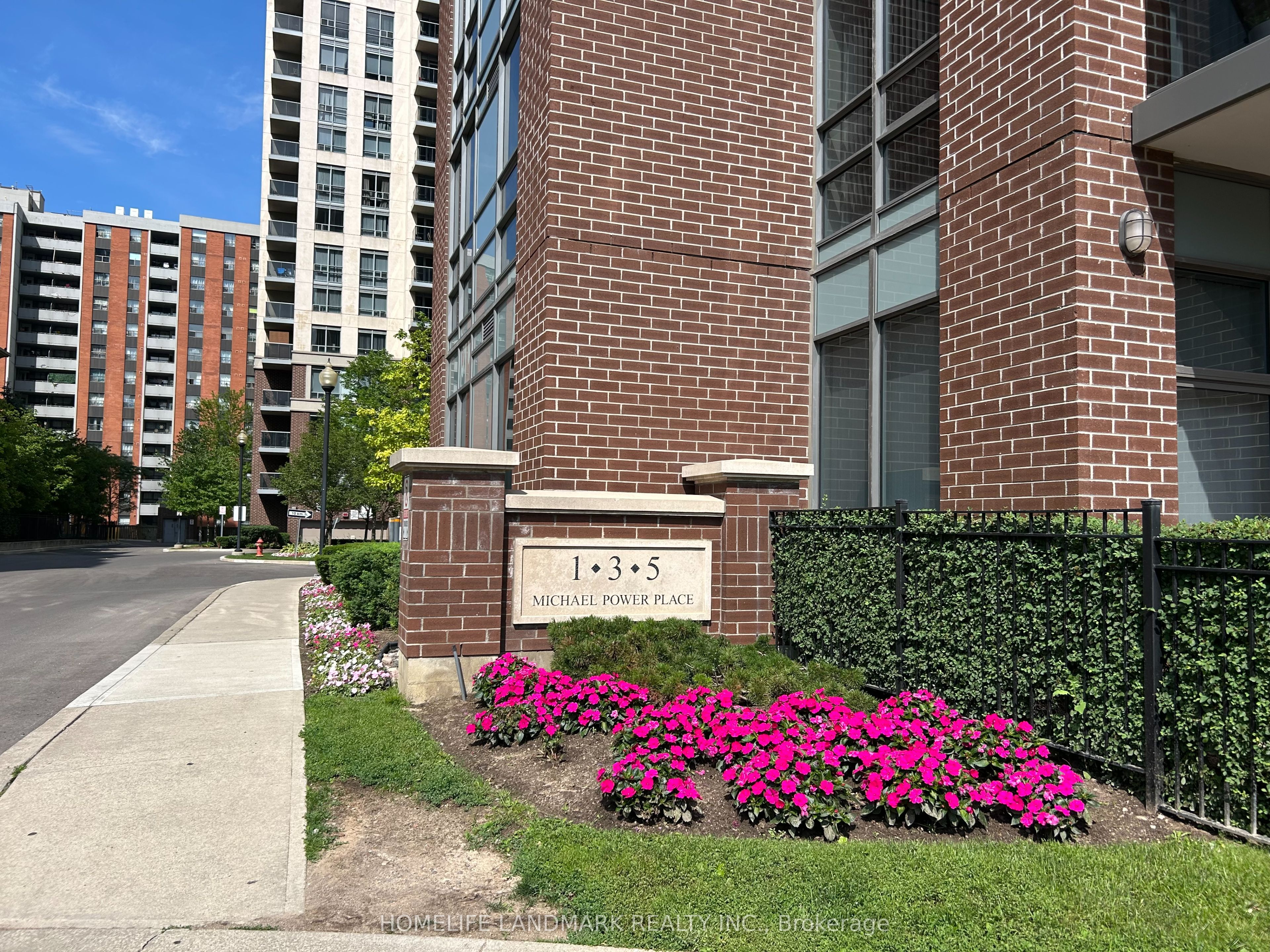 3 Michael Power Place S 1406, Toronto, ON M9A 0A2 photo 2