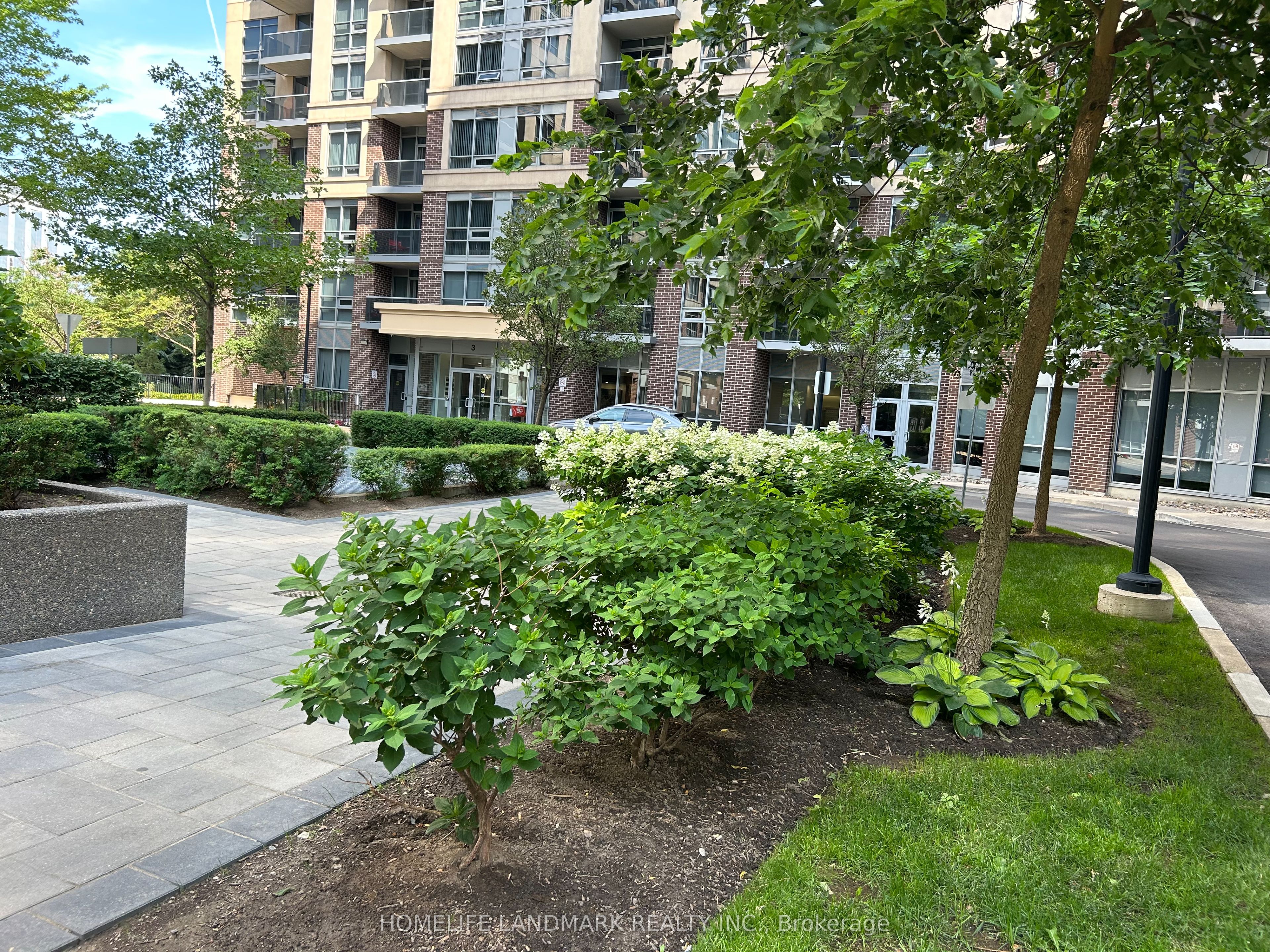3 Michael Power Place S 1406, Toronto, ON M9A 0A2 photo 4