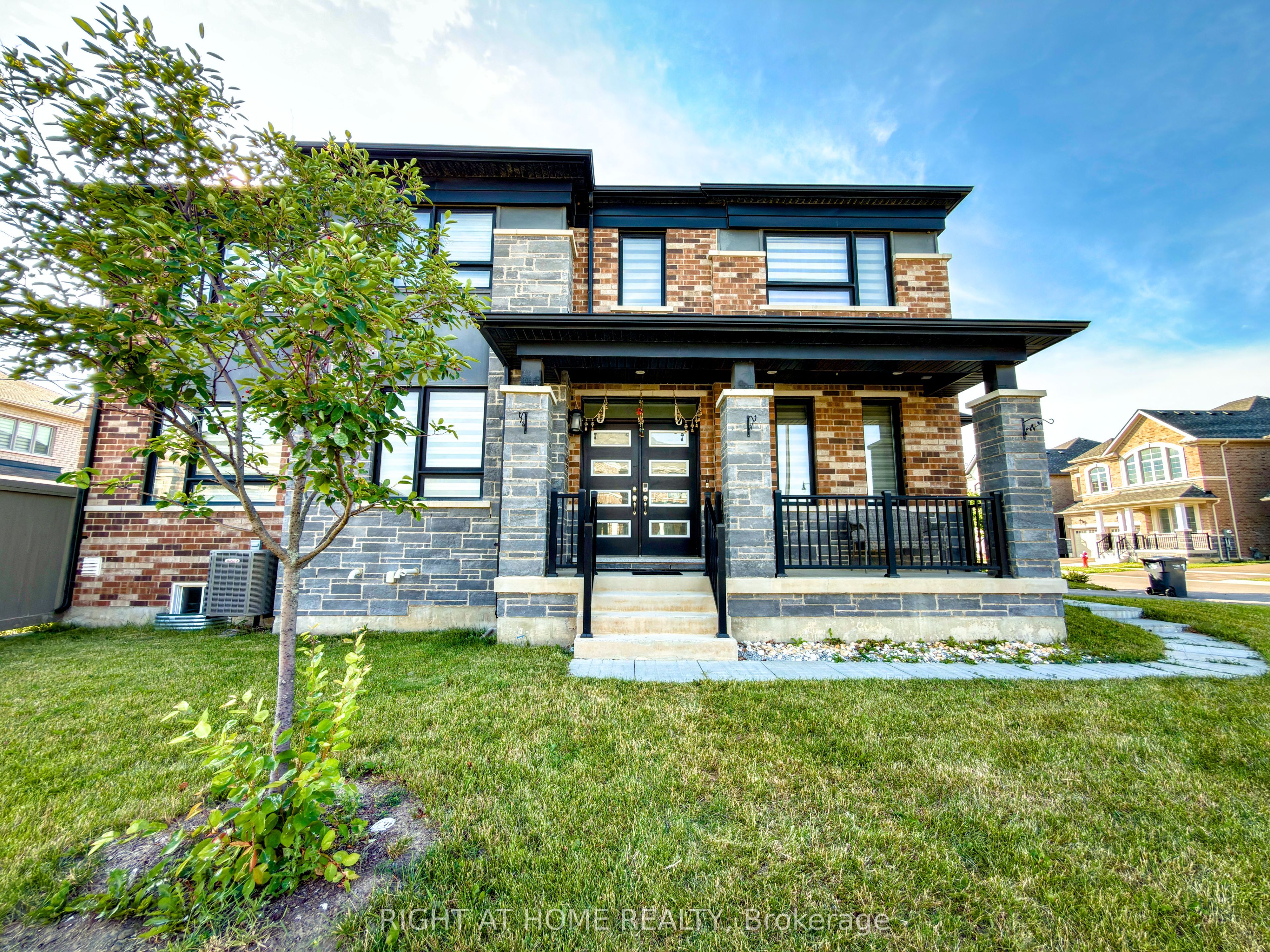 30 Boothill Drive, Brampton, ON L7A 5E4 photo 2