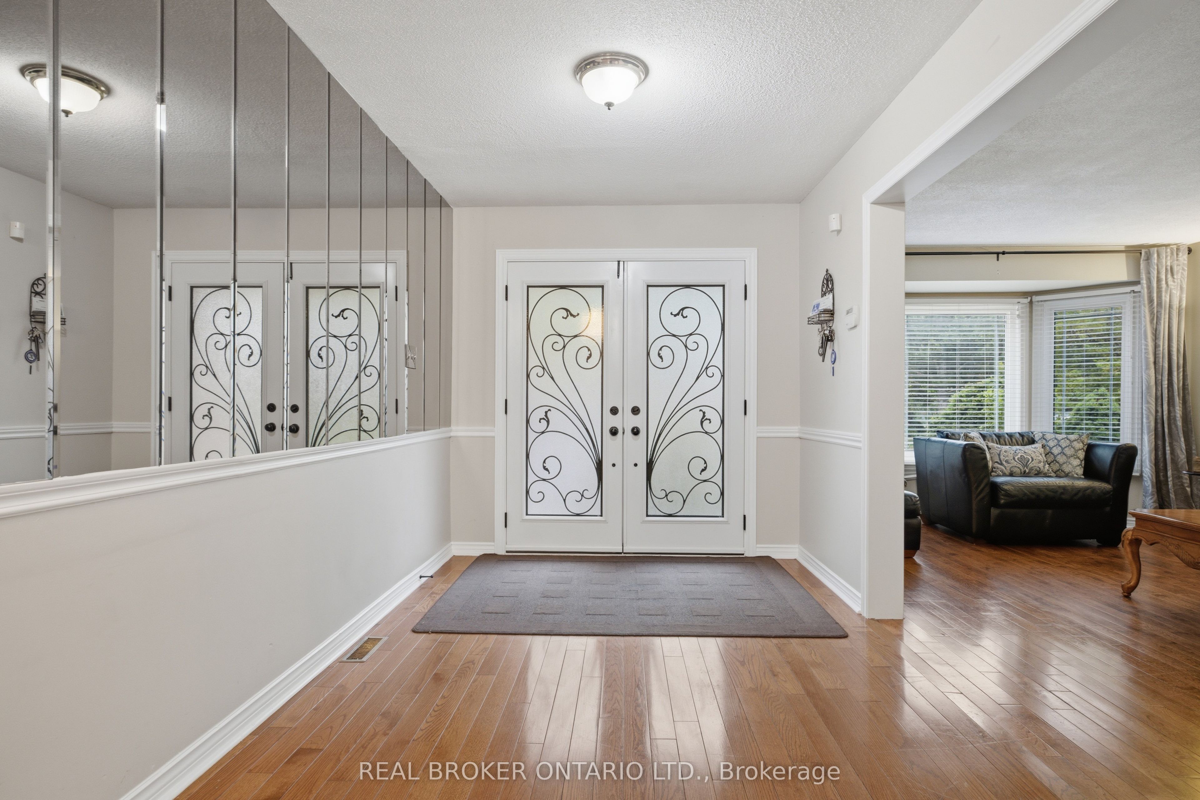1356 Mapleridge Crescent, Oakville, ON L6M 2G6 photo 3