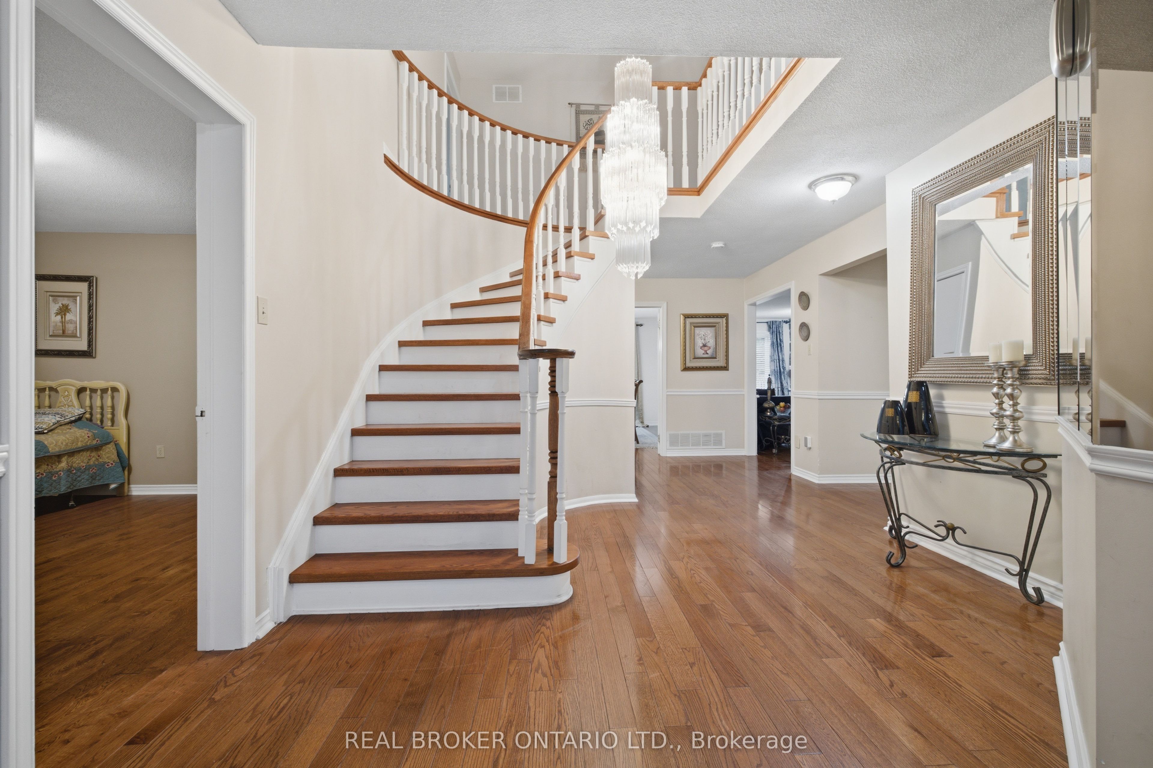 1356 Mapleridge Crescent, Oakville, ON L6M 2G6 photo 4