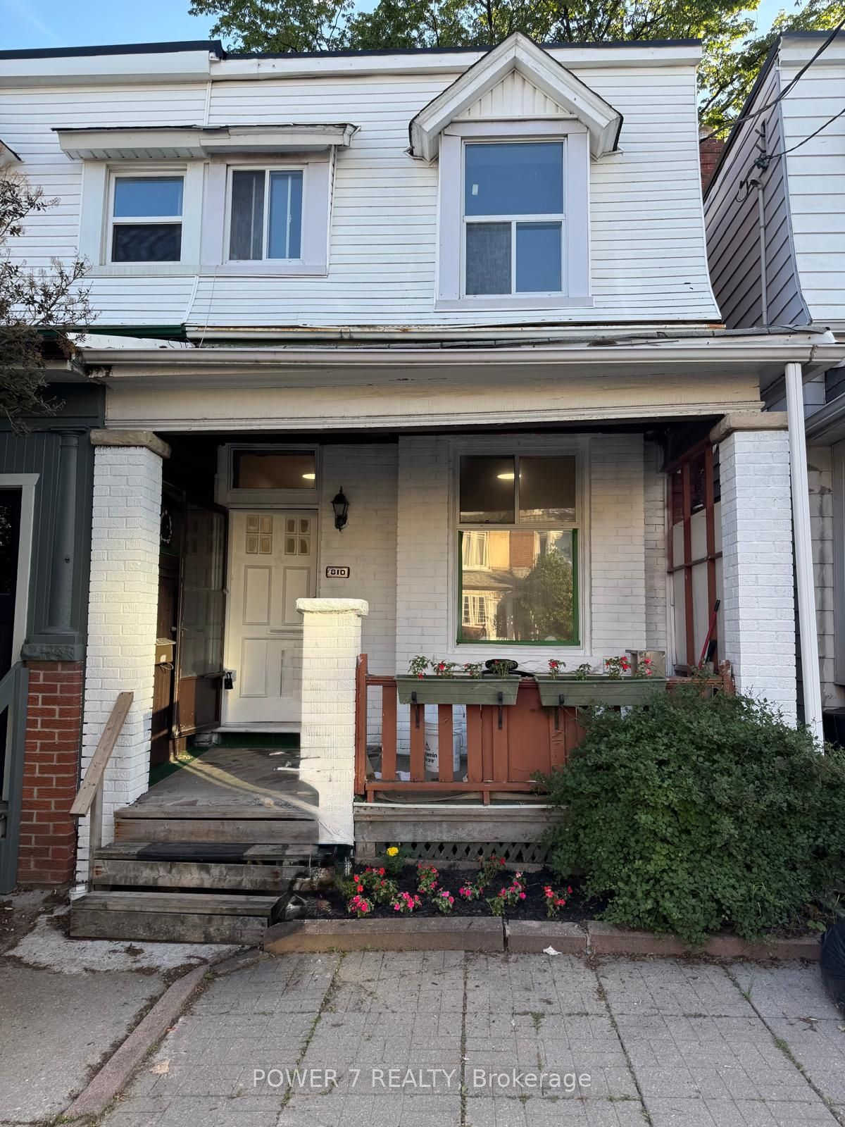 810 Ossington Avenue, Toronto, ON M6G 3V1 photo 3