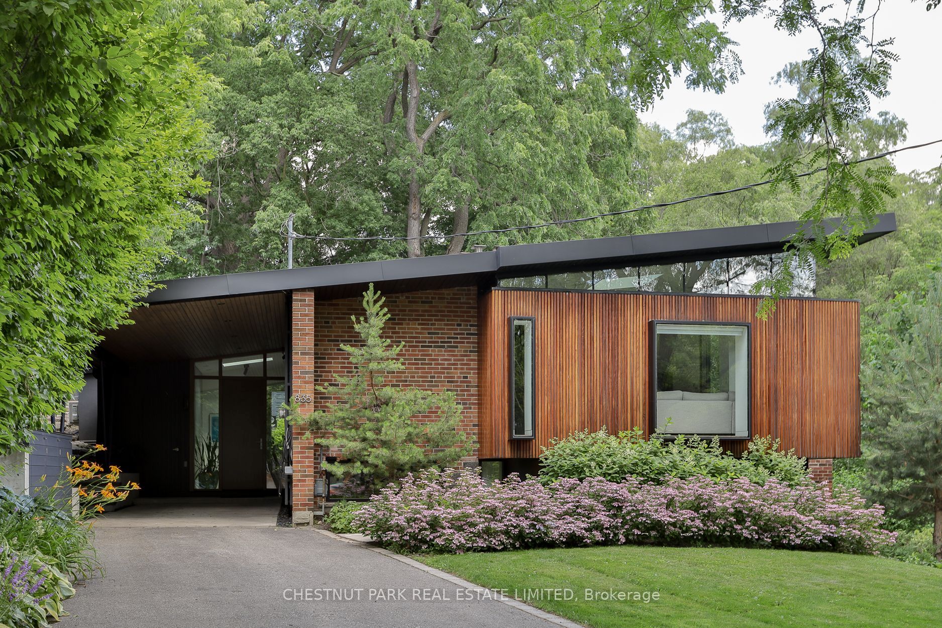 835 Royal York Road, Toronto, ON M8Y 2V1