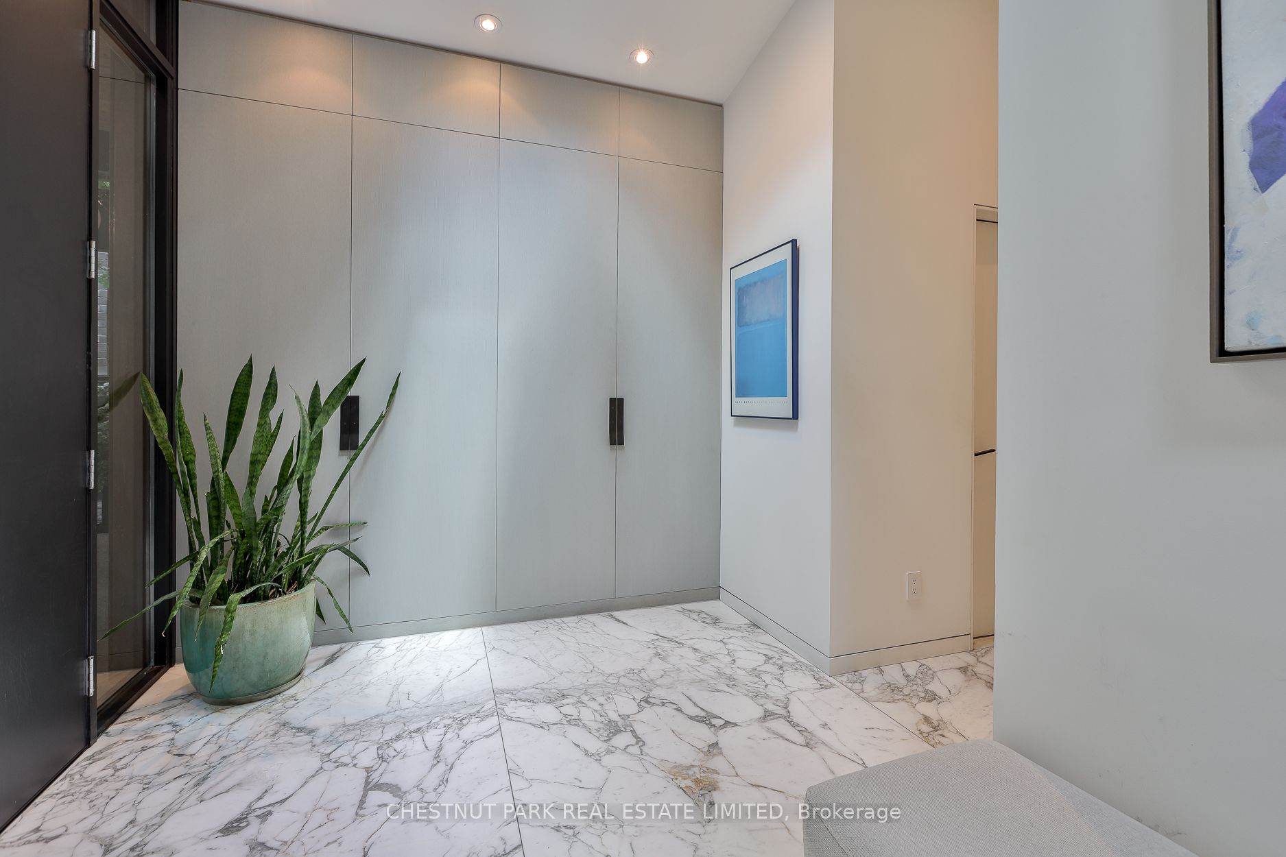 835 Royal York Road, Toronto, ON M8Y 2V1 photo 2
