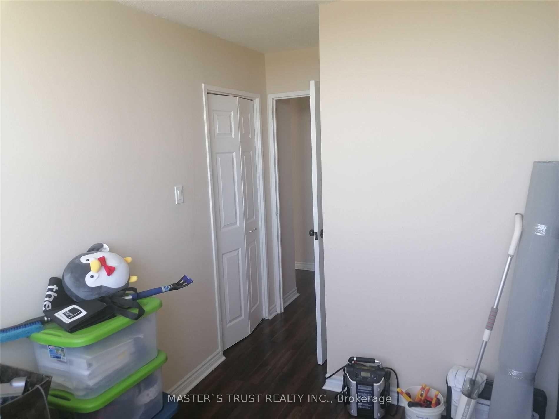 530 Lolita Gardens 1210, Mississauga, ON L5A 3T2 photo 3