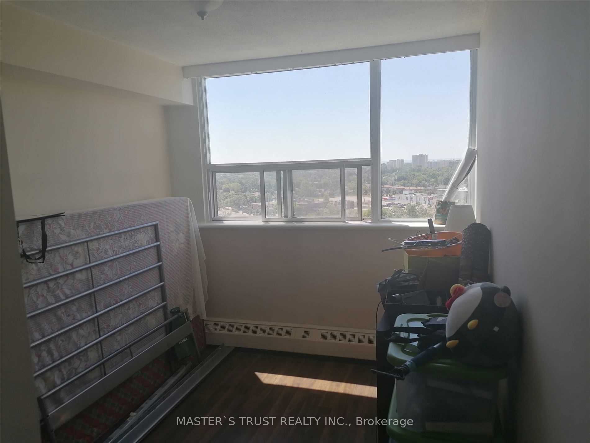 530 Lolita Gardens 1210, Mississauga, ON L5A 3T2 photo 4