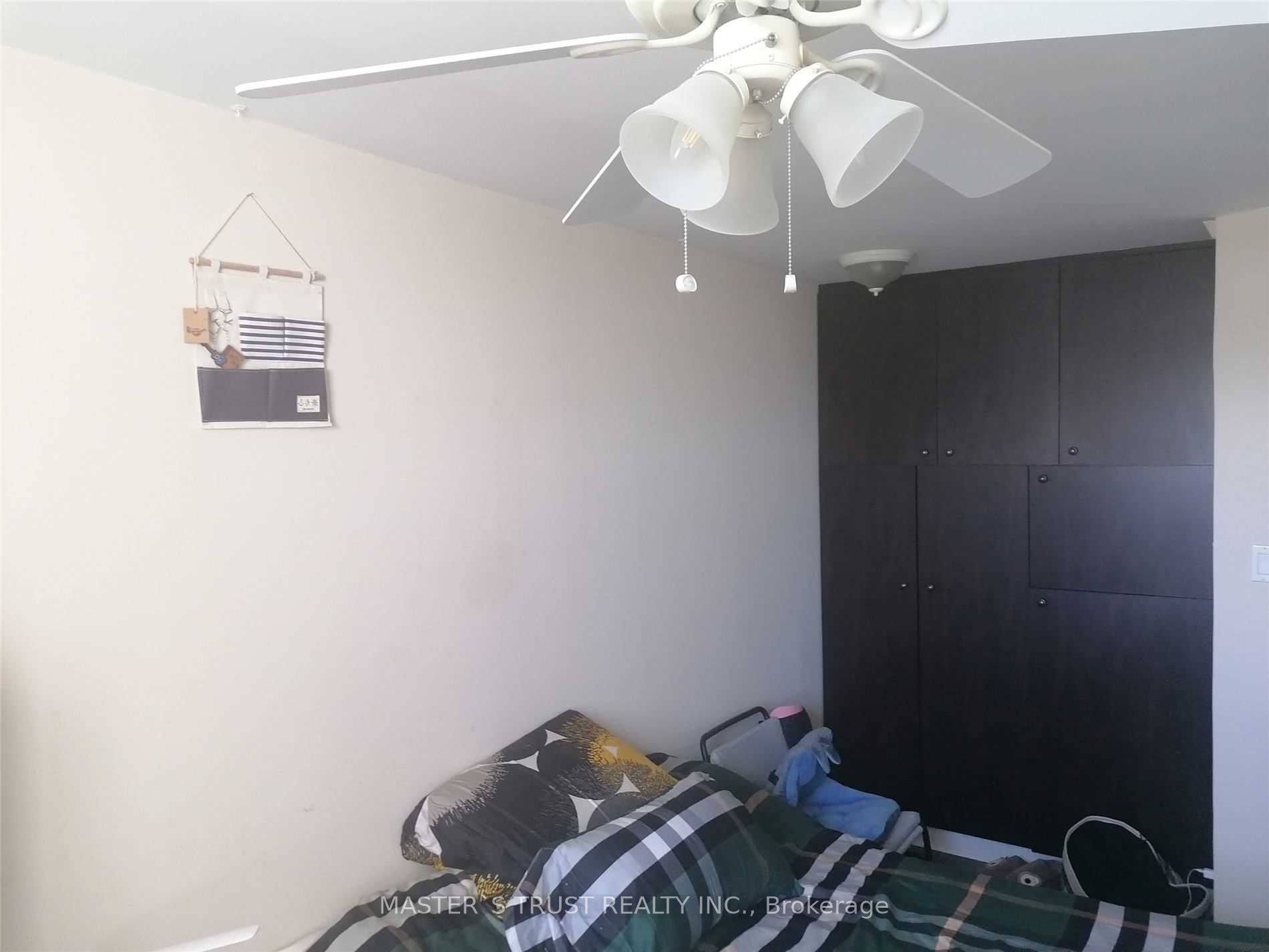 530 Lolita Gardens 1210, Mississauga, ON L5A 3T2 photo 5