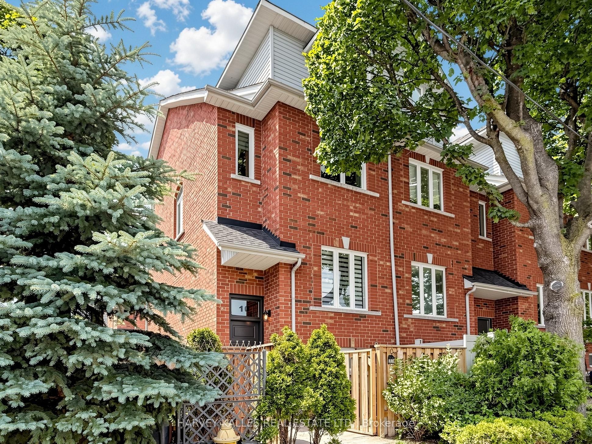 10 Lightbourn Avenue, Toronto, ON M6H 3P3