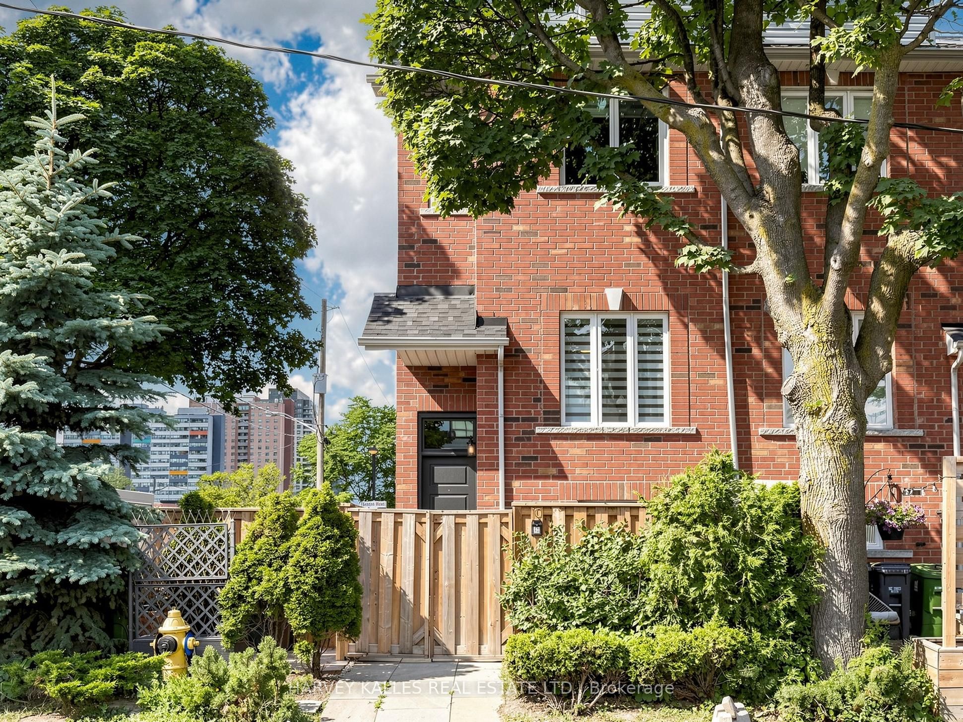 10 Lightbourn Avenue, Toronto, ON M6H 3P3 photo 2