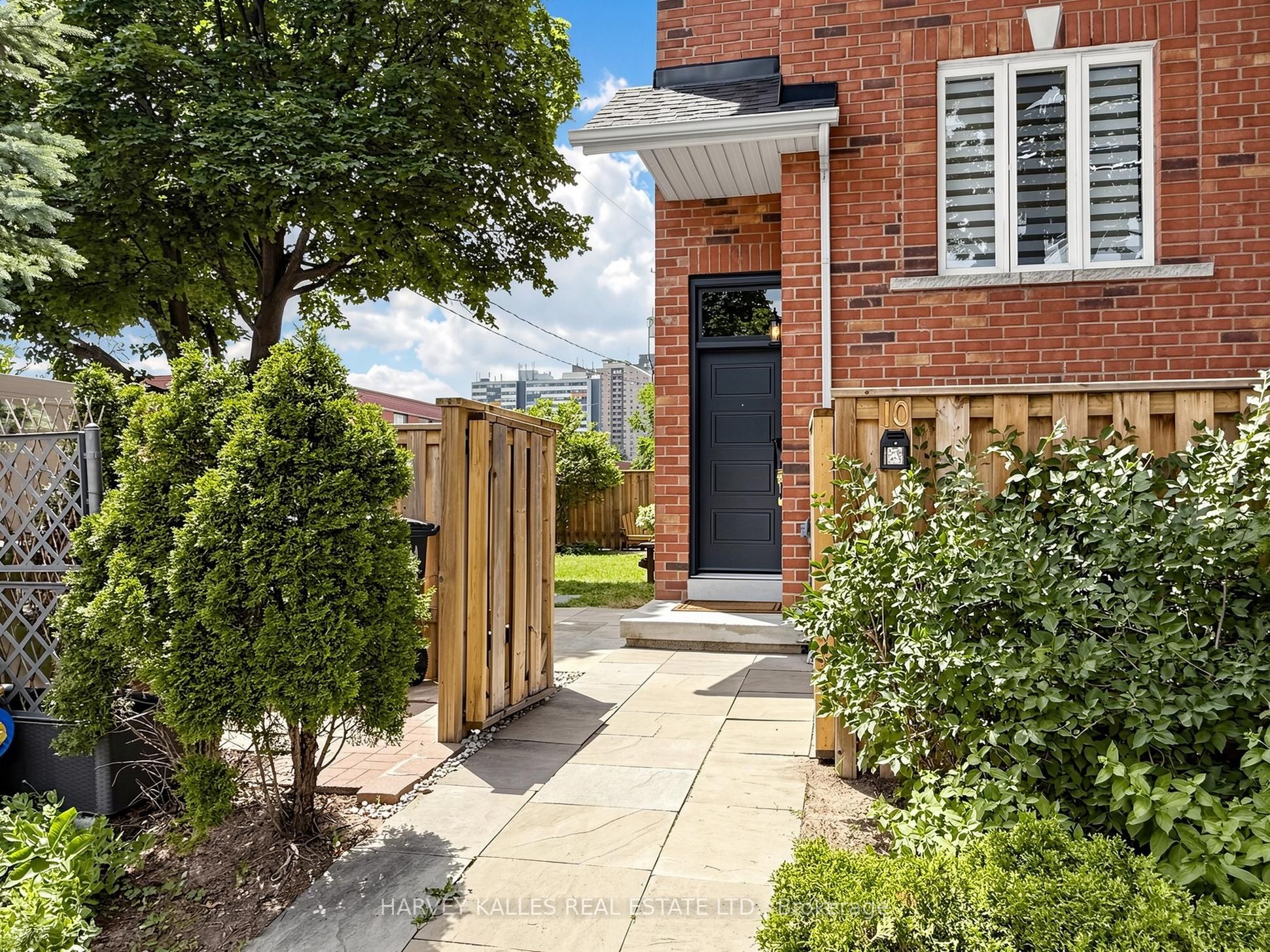 10 Lightbourn Avenue, Toronto, ON M6H 3P3 photo 3