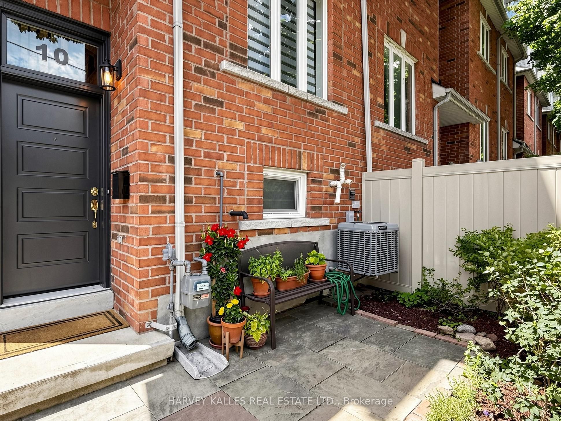 10 Lightbourn Avenue, Toronto, ON M6H 3P3 photo 4