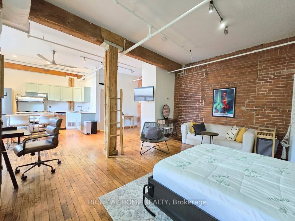 121 Prescott Avenue 12, Toronto, ON M6N 3G8
