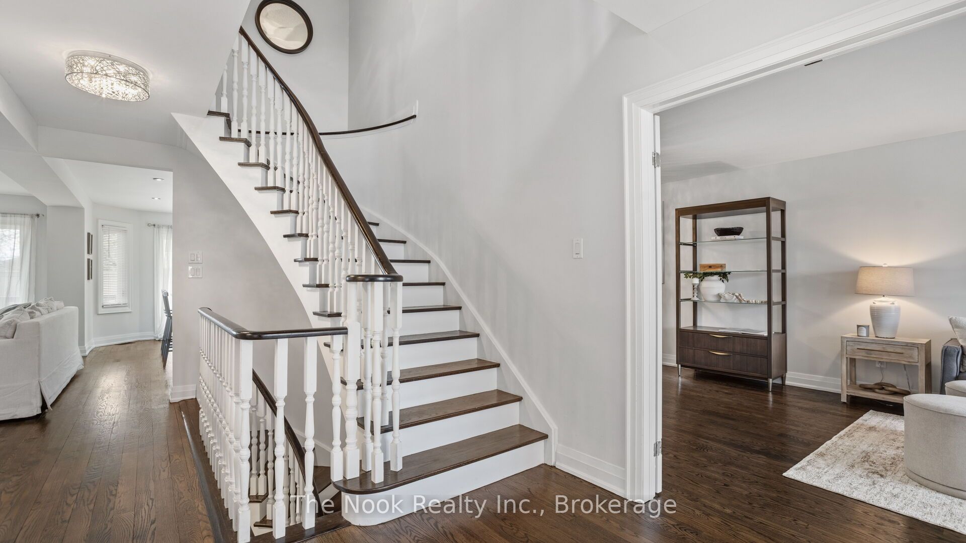 938 Wetherby Lane, Mississauga, ON L4W 4S7 photo 3