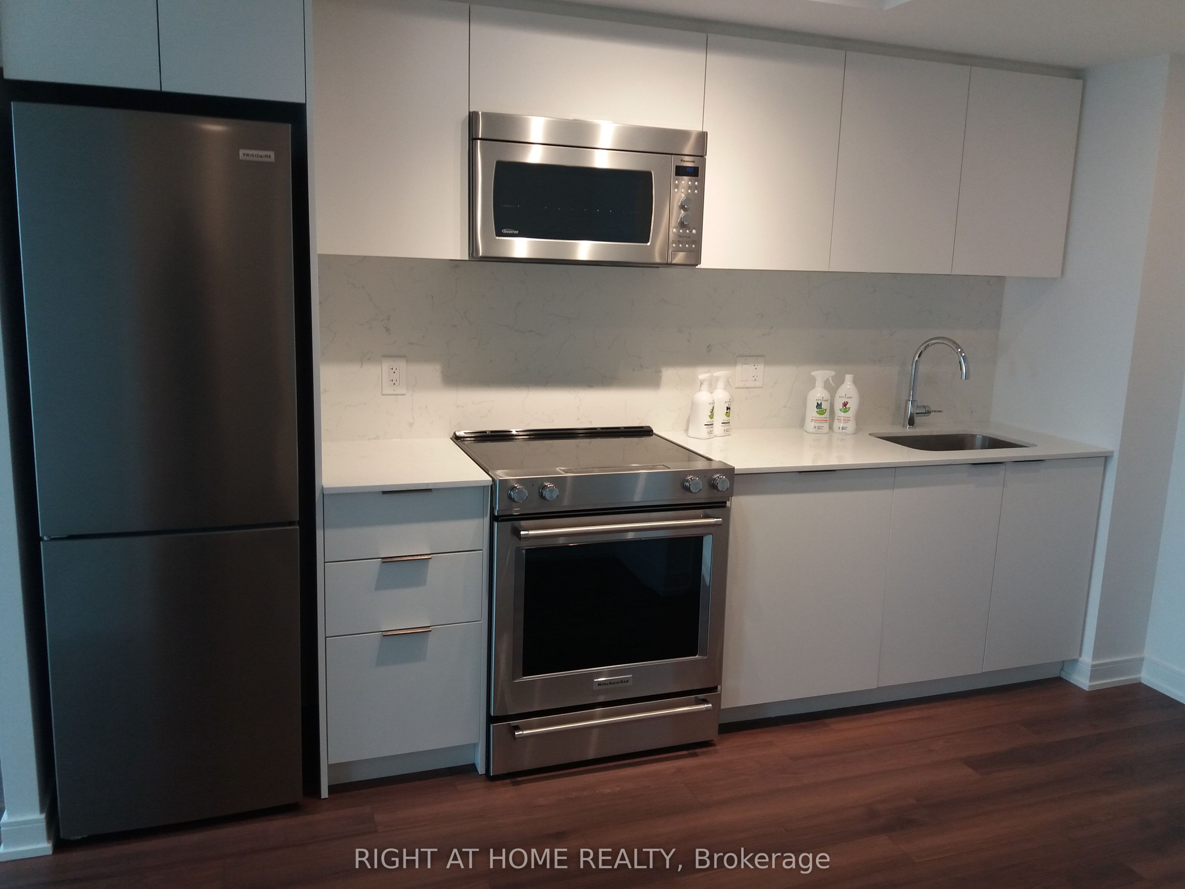 30 Samuel Wood Way 1109, Toronto, ON M9B 0C9 photo 4