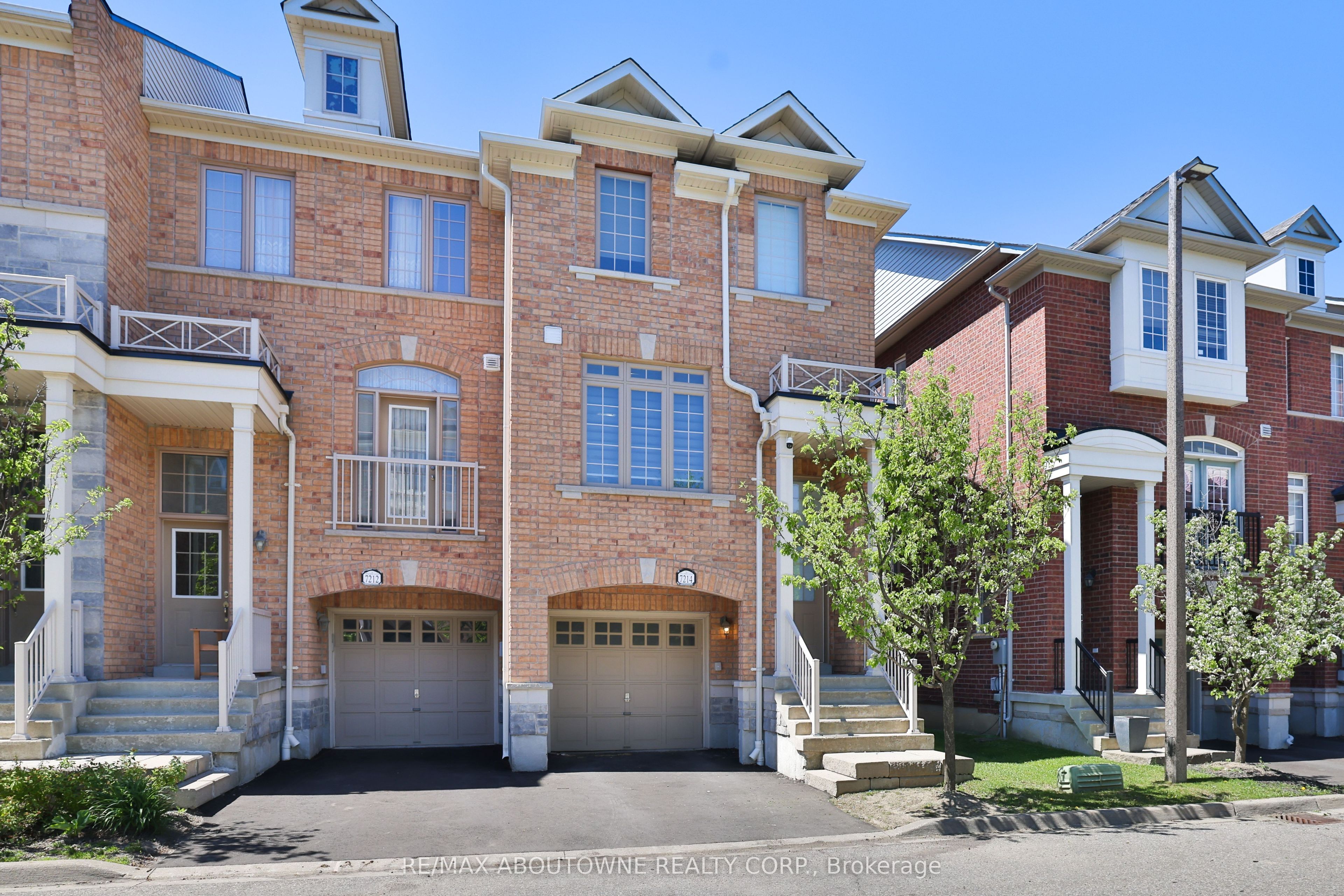 7214 Triumph Lane, Mississauga, ON L5N 0C5 photo 2