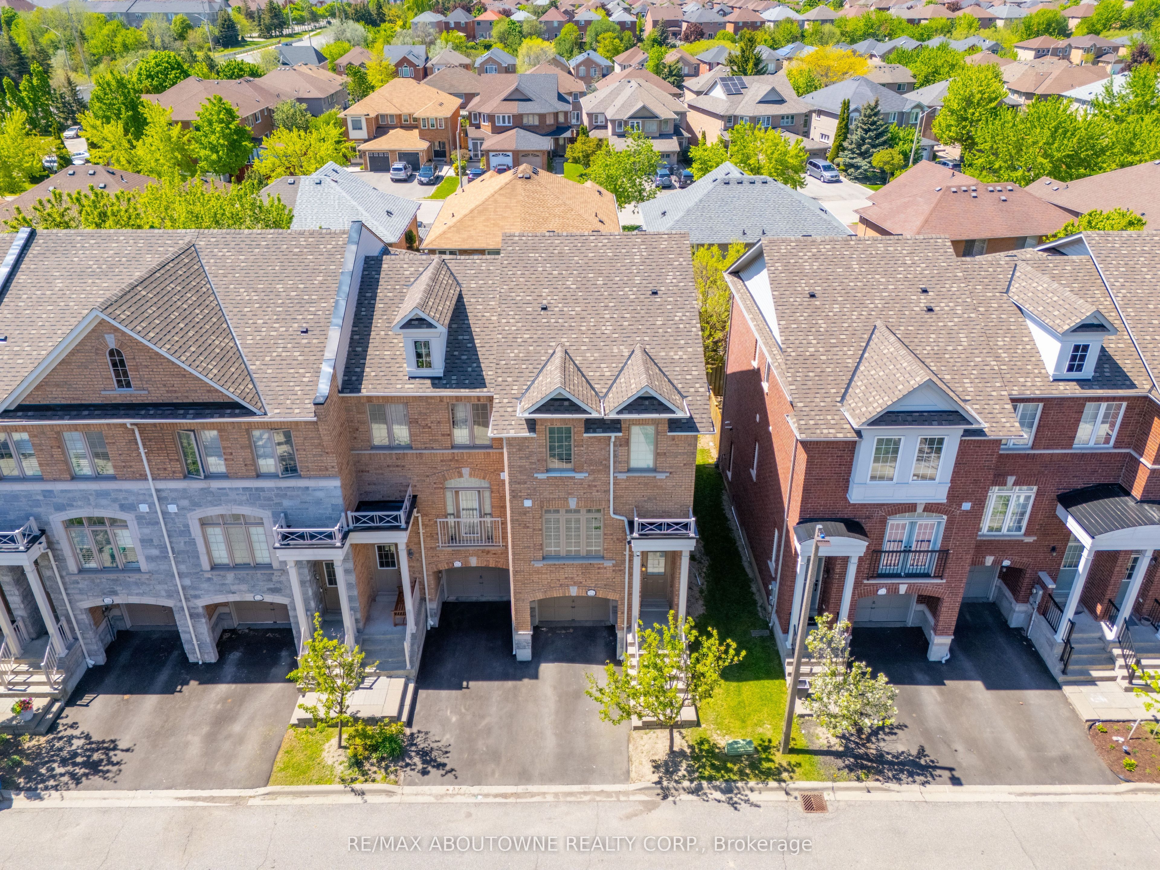 7214 Triumph Lane, Mississauga, ON L5N 0C5 photo 3