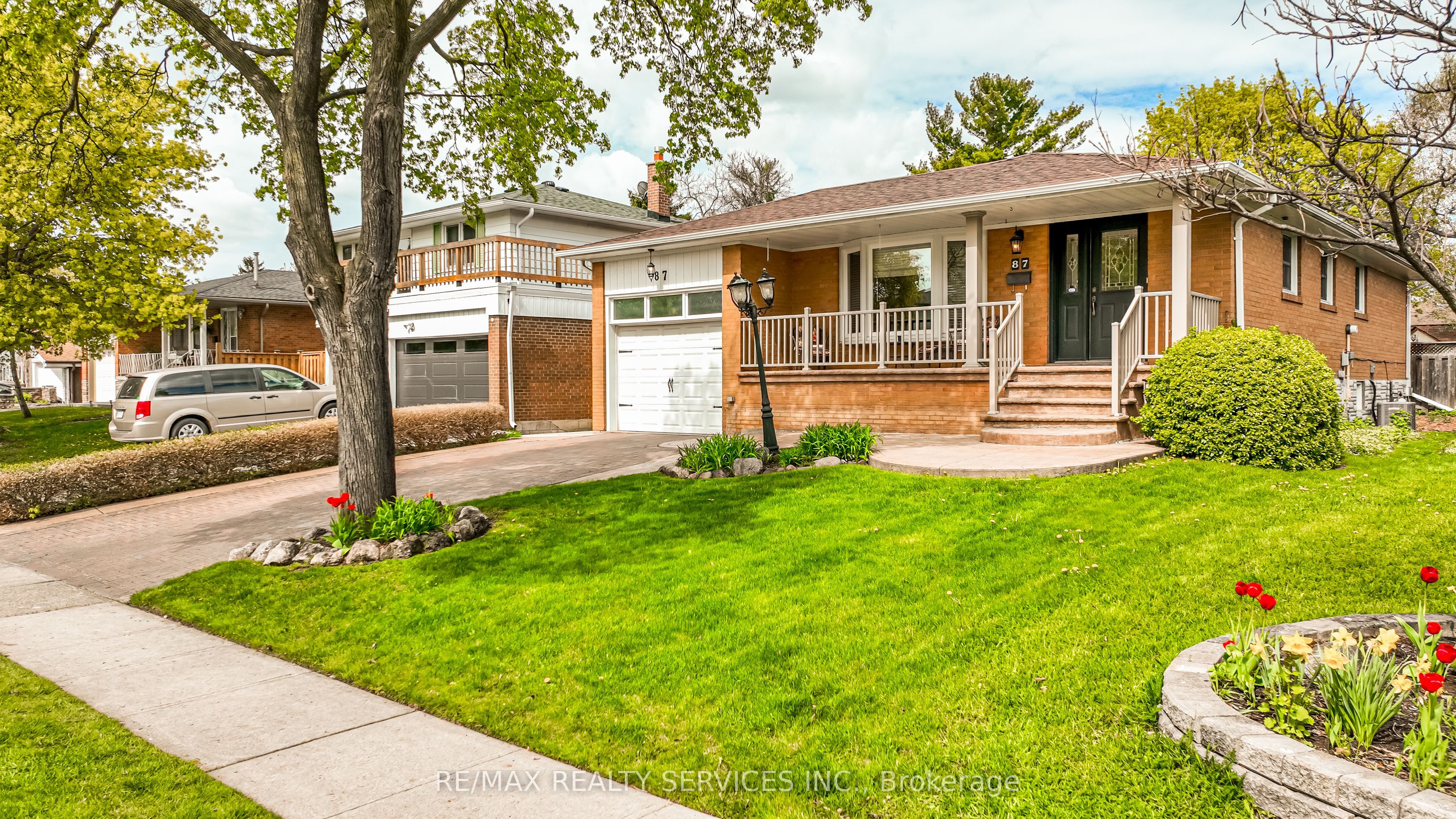 87 Ambleside Drive, Brampton, ON L6Y 1C1 photo 2