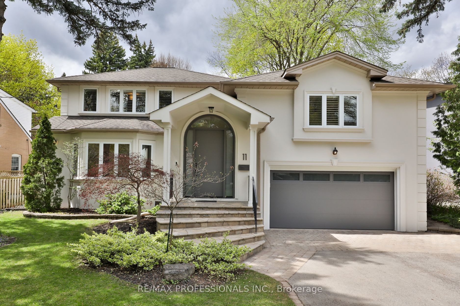 11 Cranleigh Court, Toronto, ON M9A 3Y2