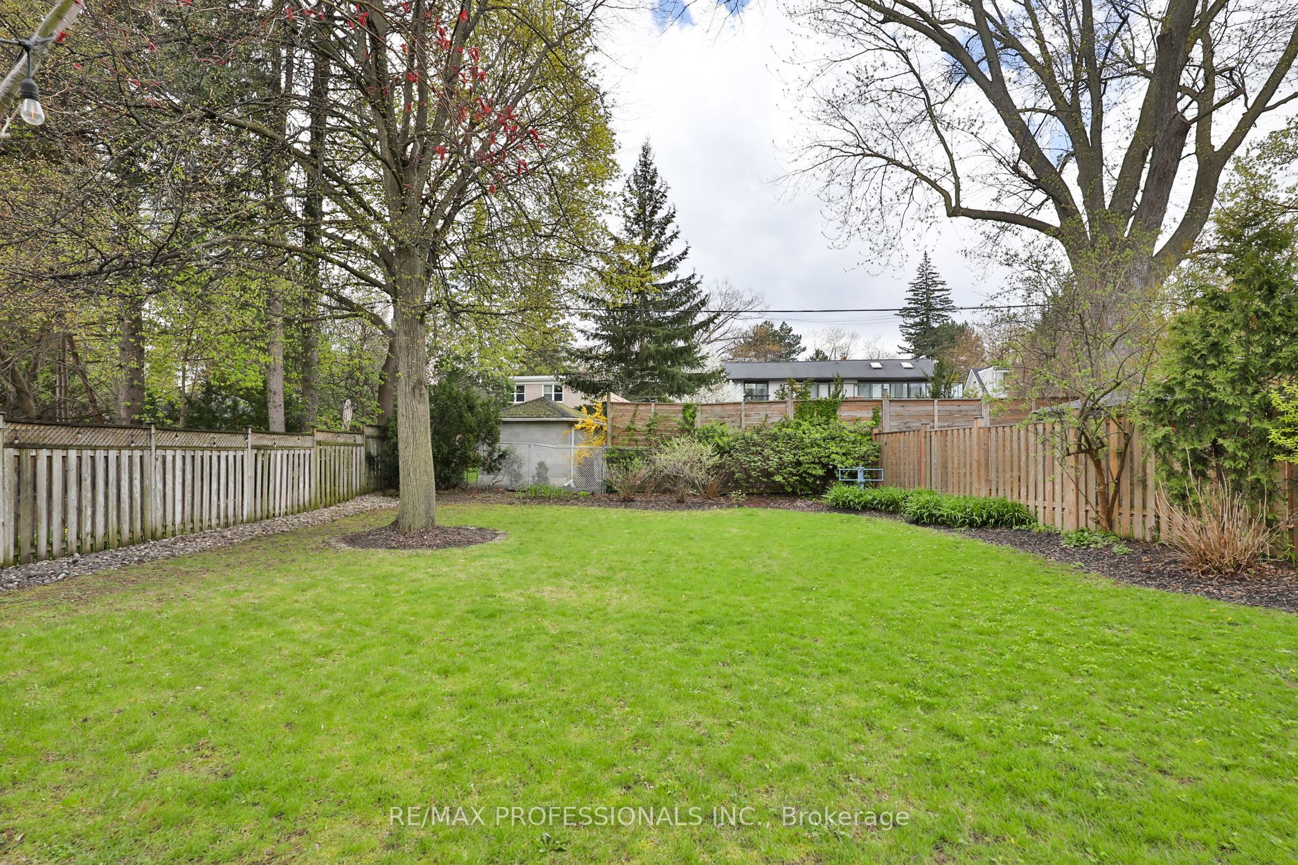 11 Cranleigh Court, Toronto, ON M9A 3Y2 photo 2