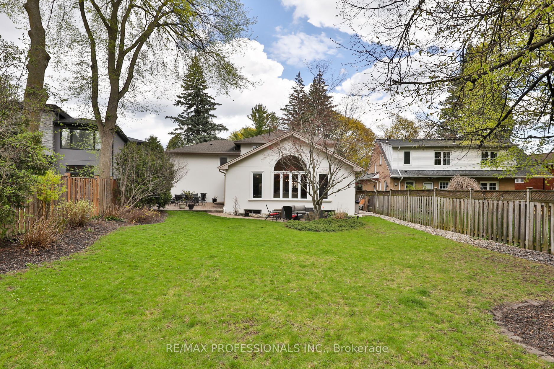 11 Cranleigh Court, Toronto, ON M9A 3Y2 photo 3