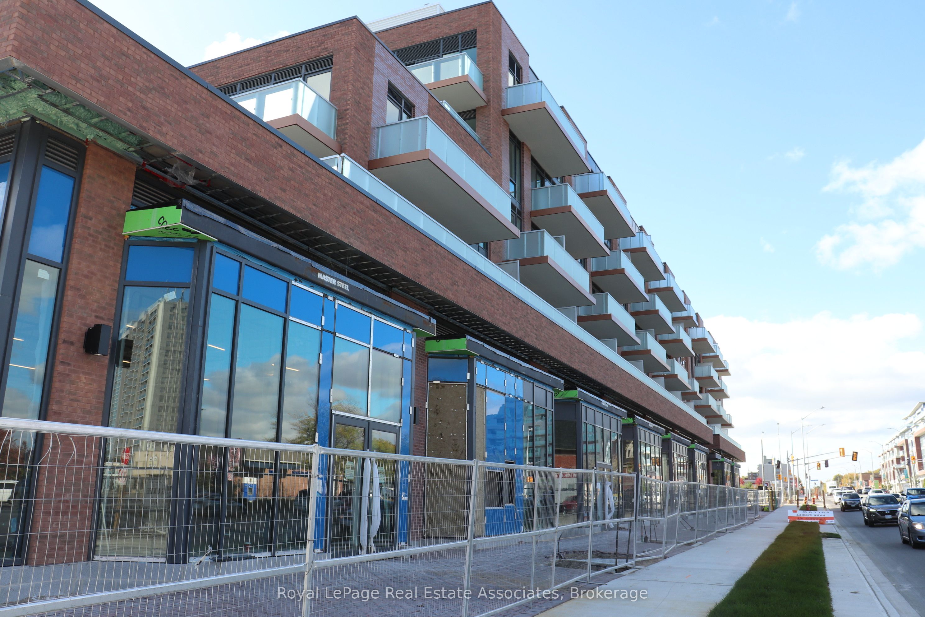 215 Lakeshore Road W 447, Mississauga, ON L5H 1G5 photo 2