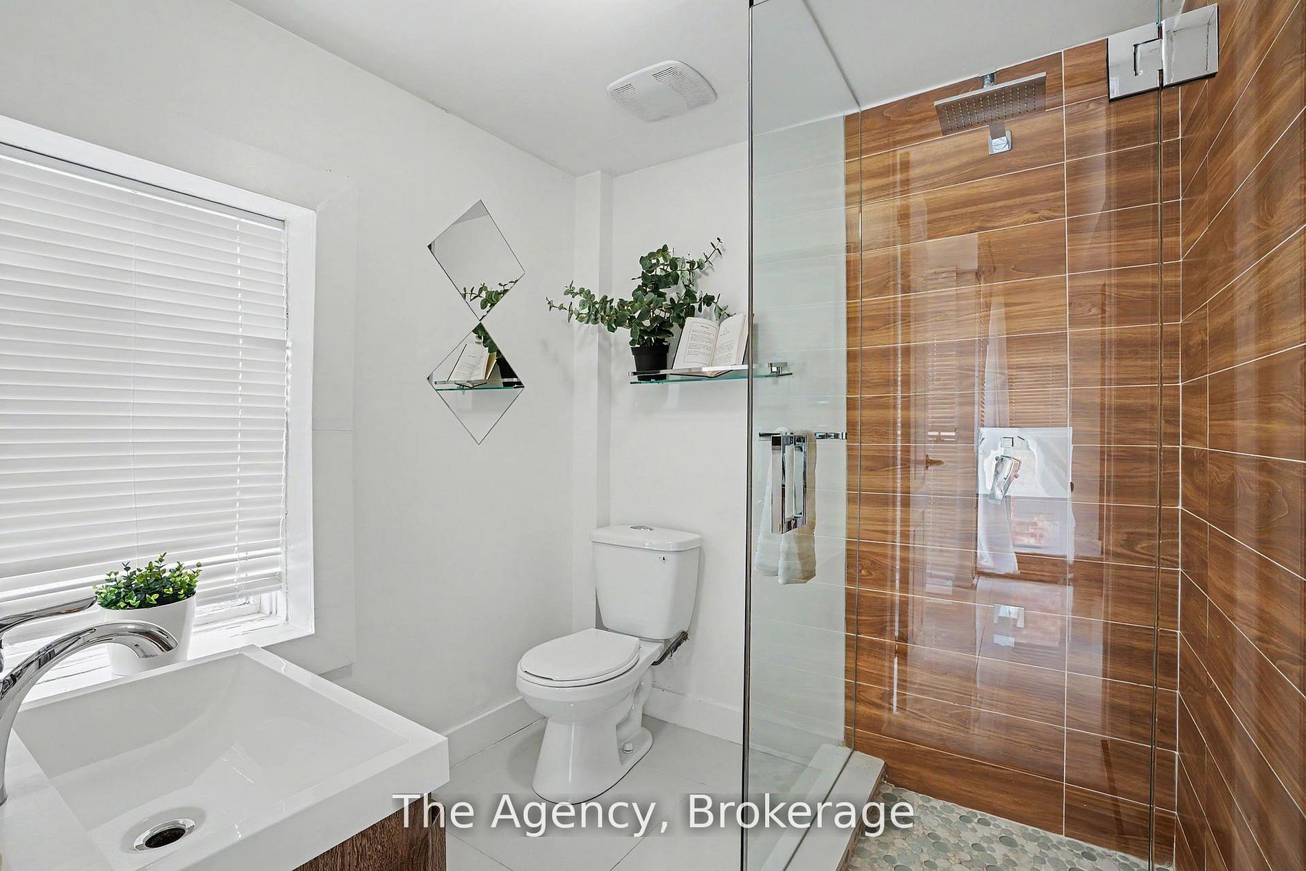 881 Lakeshore Road E, Mississauga, ON L5E 1E2 photo 5