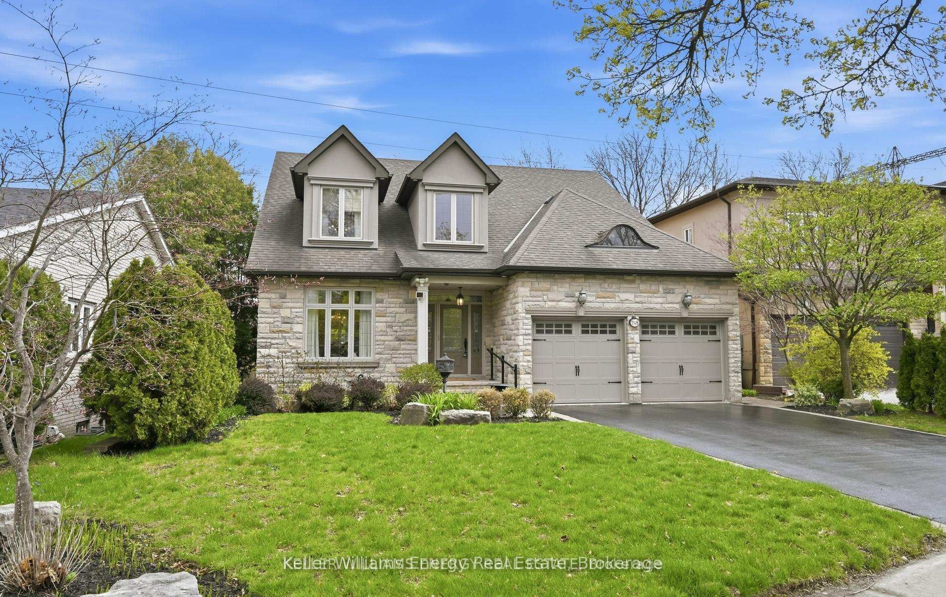 768 Duchess Drive, Mississauga, ON L4Y 1H7 photo 2