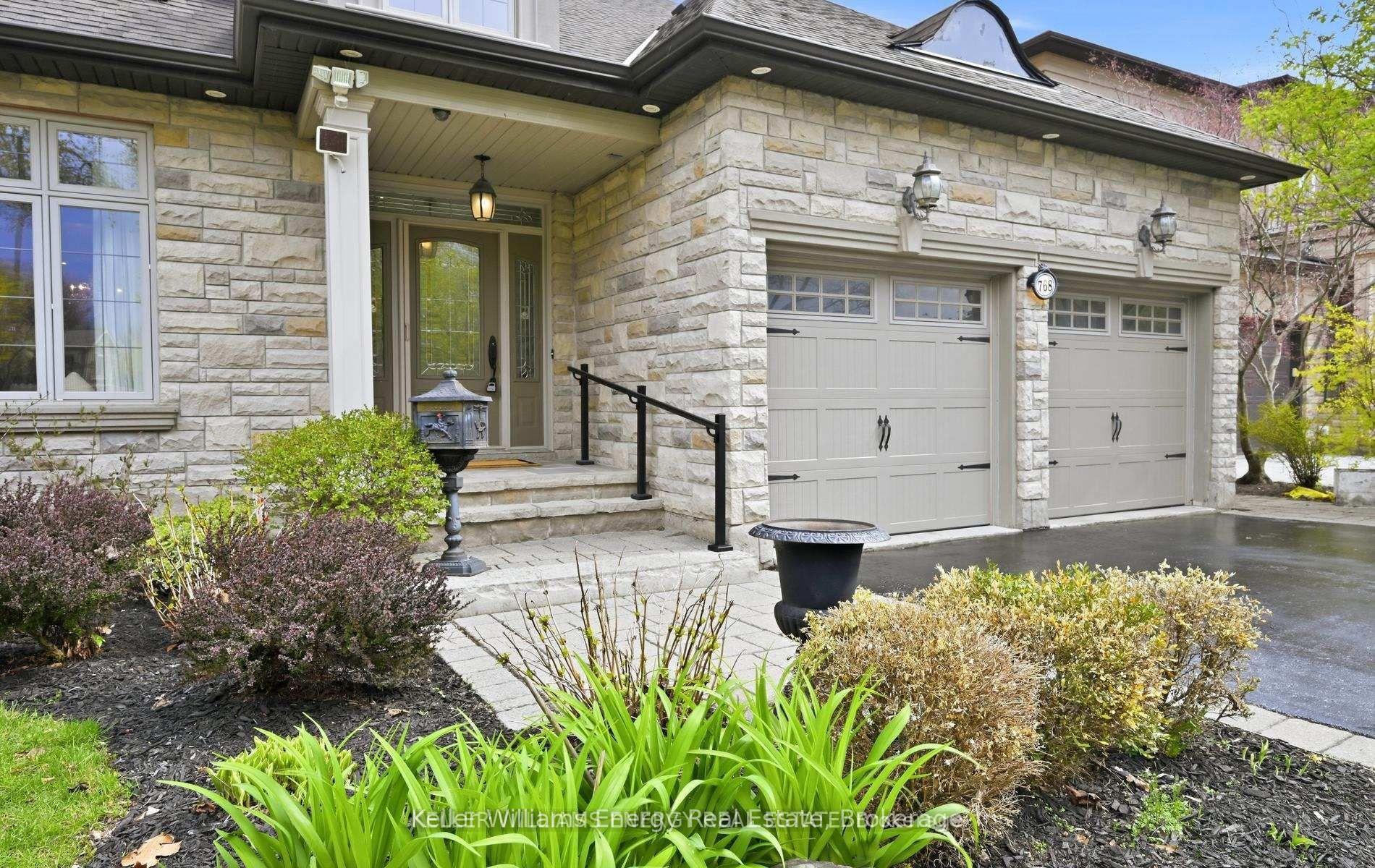 768 Duchess Drive, Mississauga, ON L4Y 1H7 photo 4