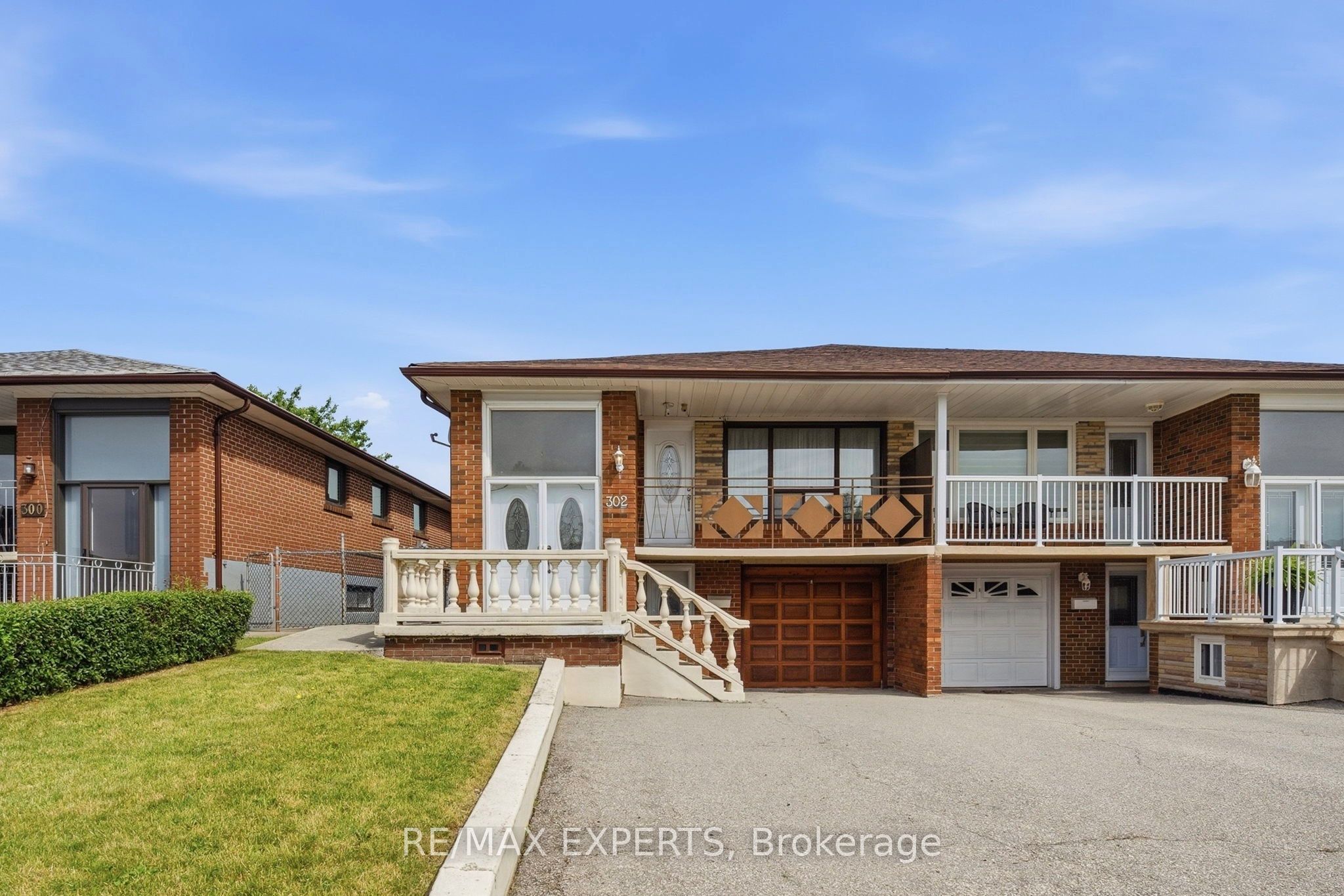 302 Hullmar Drive, Toronto, ON M3N 2G1