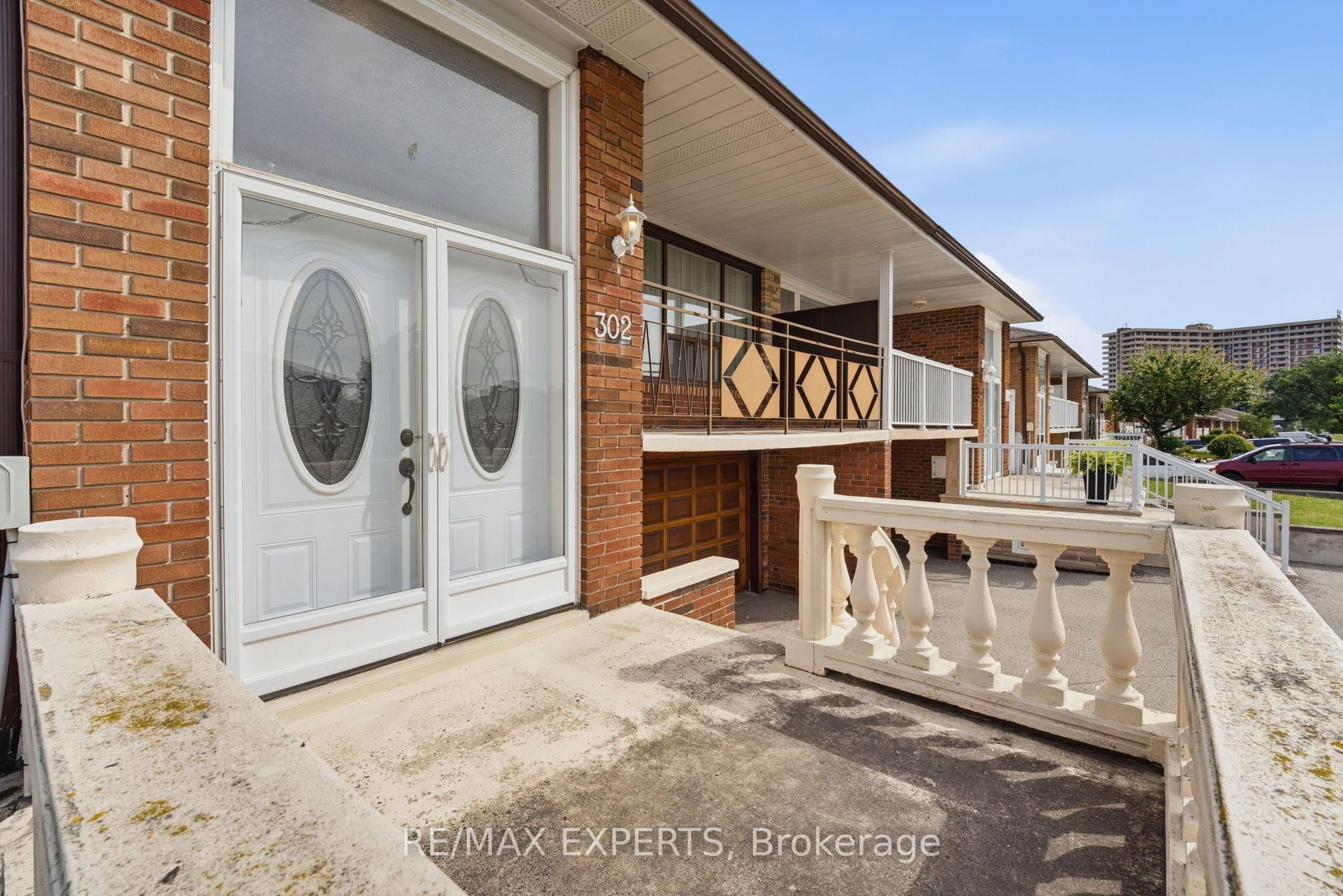 302 Hullmar Drive, Toronto, ON M3N 2G1 photo 3