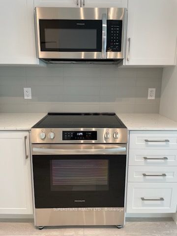 2450 Old Bronte Road 421, Oakville, ON L6M 5P6 photo 3
