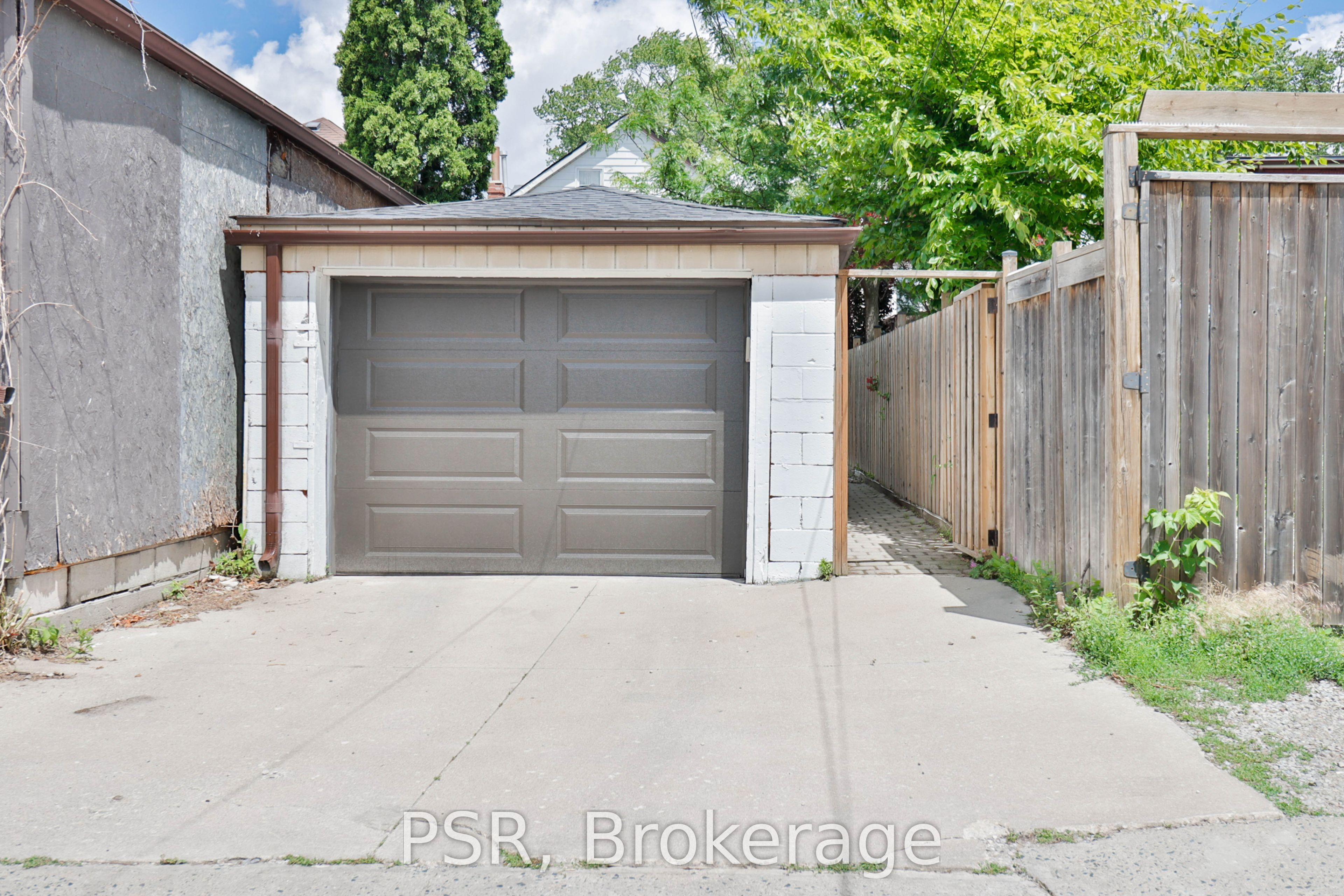 175 Maria Street, Toronto, ON M6P 1W5 photo 3