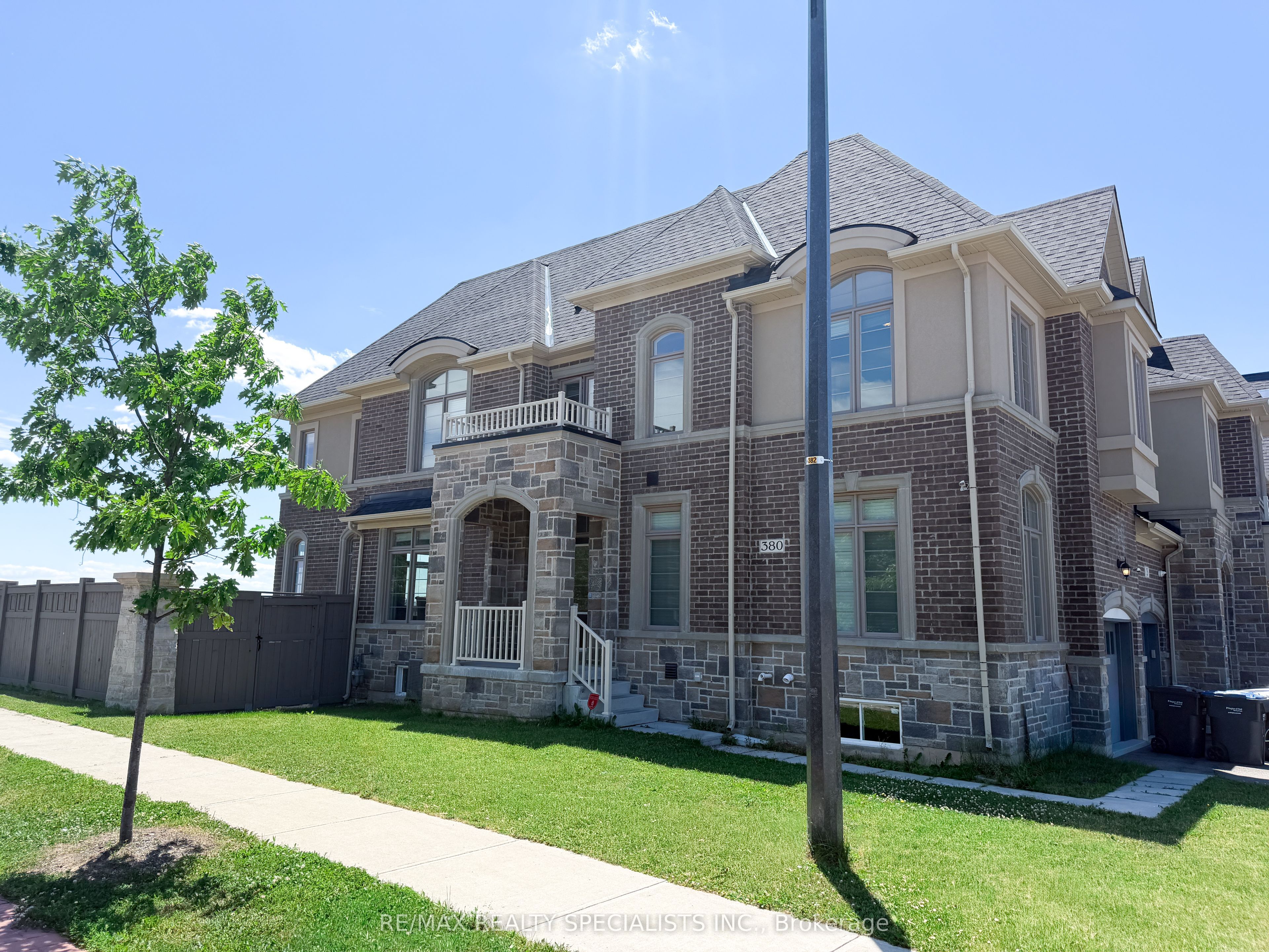 380 Rivermont Road, Brampton, ON L6Y 6H7 photo 2