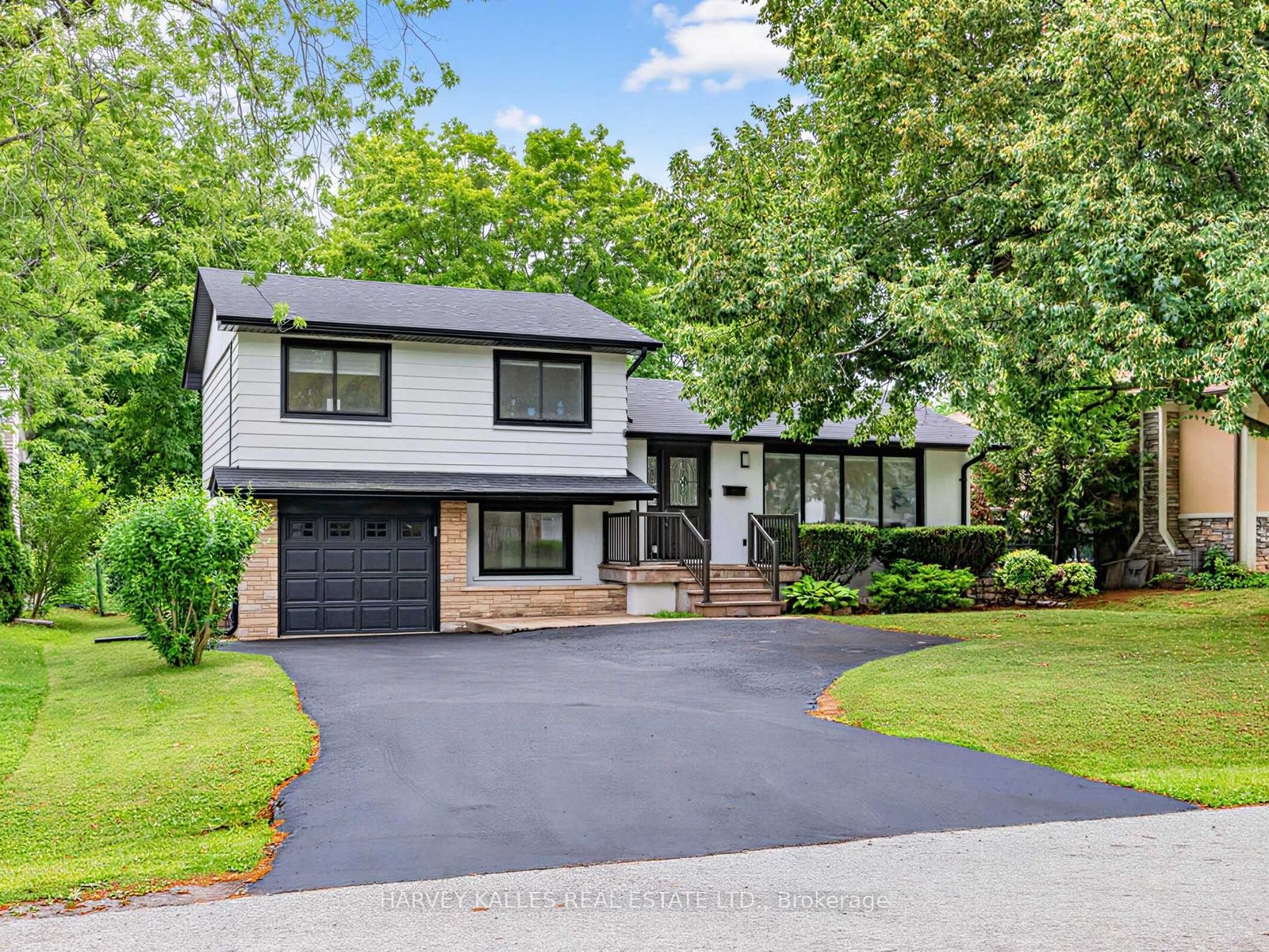 1228 Pallatine Drive, Oakville, ON L6H 1Z2 photo 2