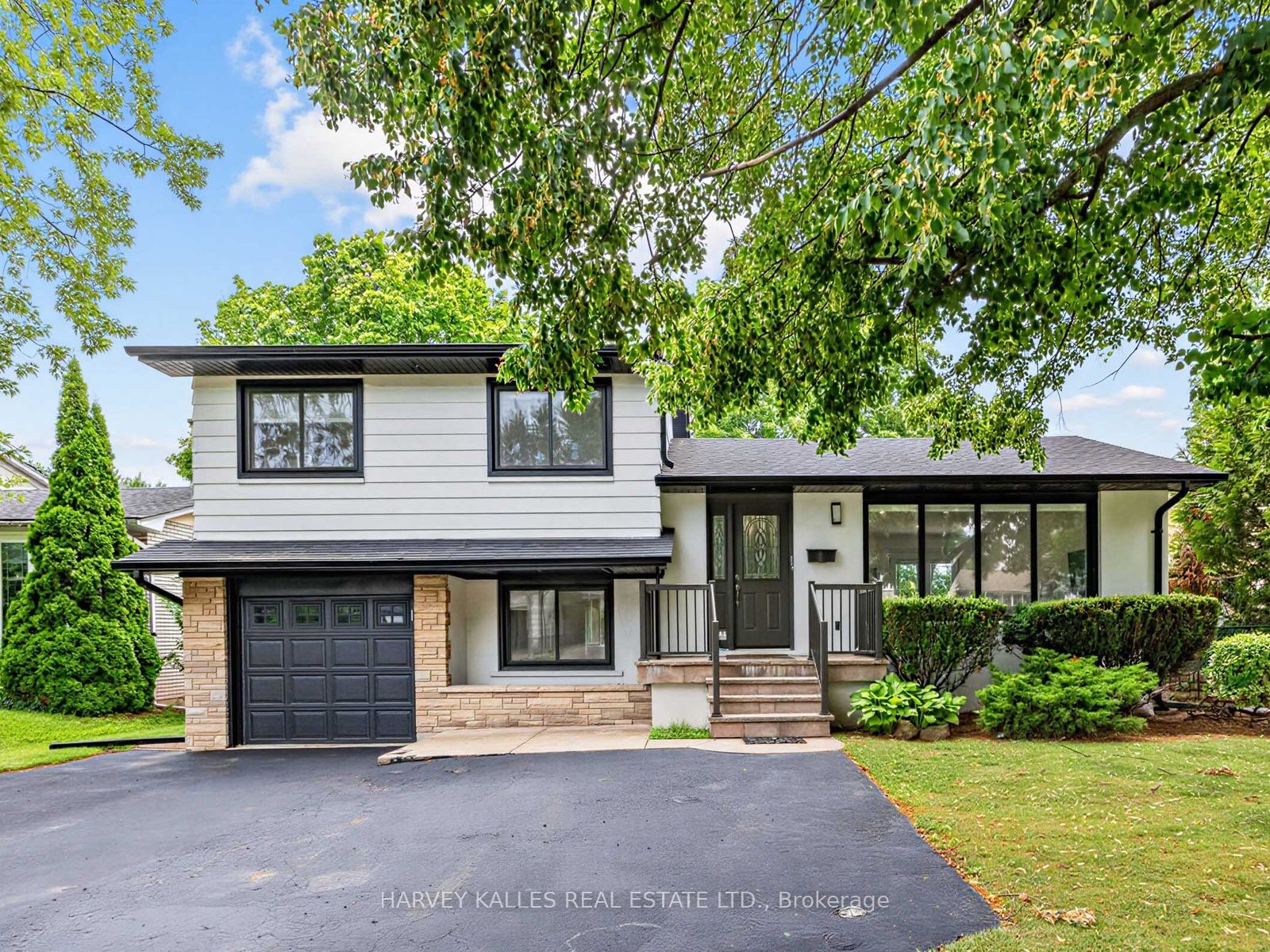 1228 Pallatine Drive, Oakville, ON L6H 1Z2 photo 3