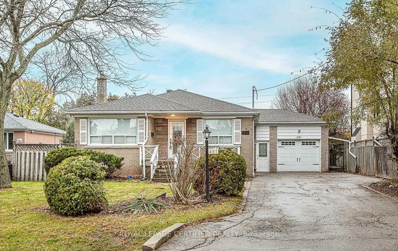 481 Sandmere Place, Oakville, ON L6L 4G5
