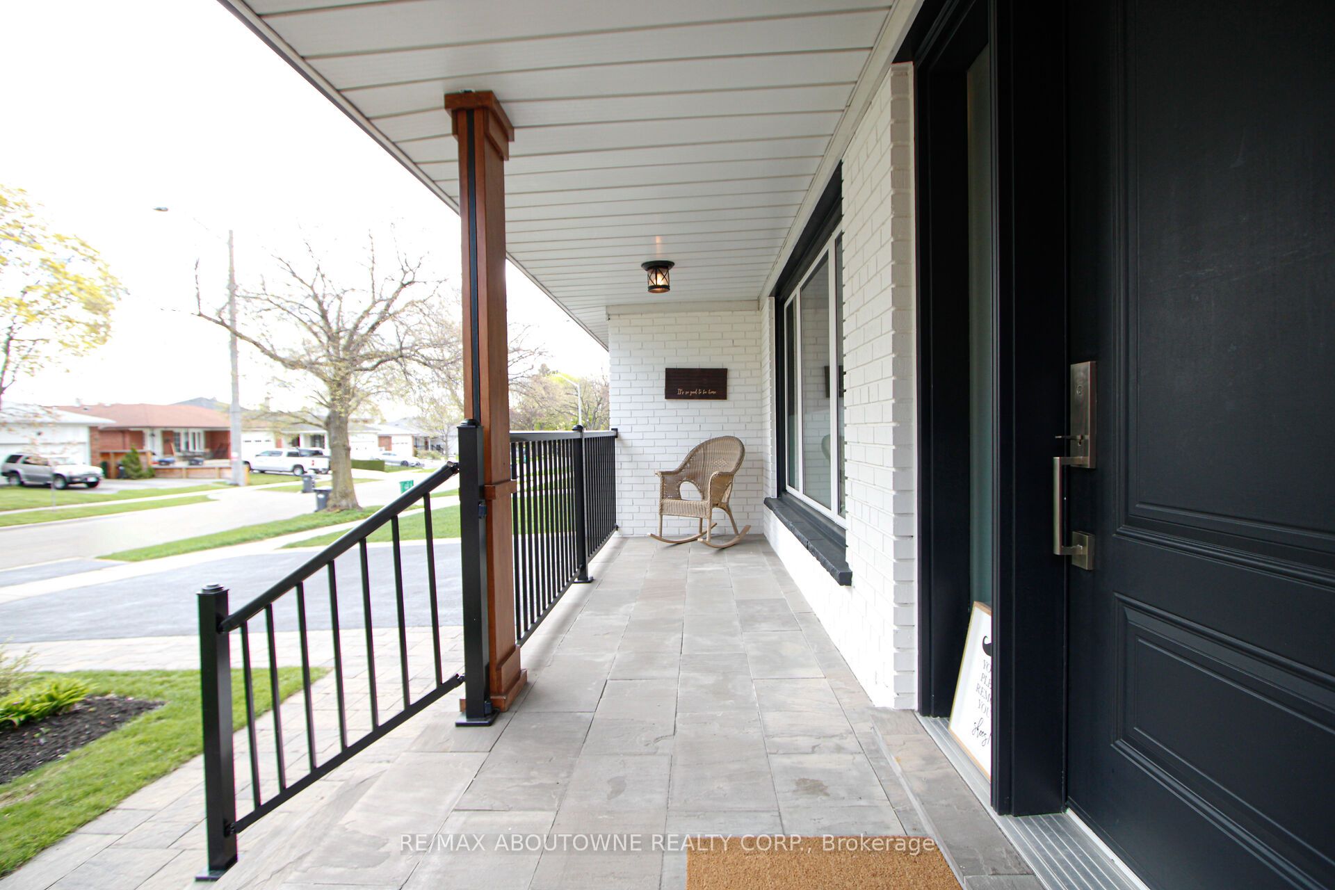 3302 Cardross Road, Mississauga, ON L4X 2N2 photo 2