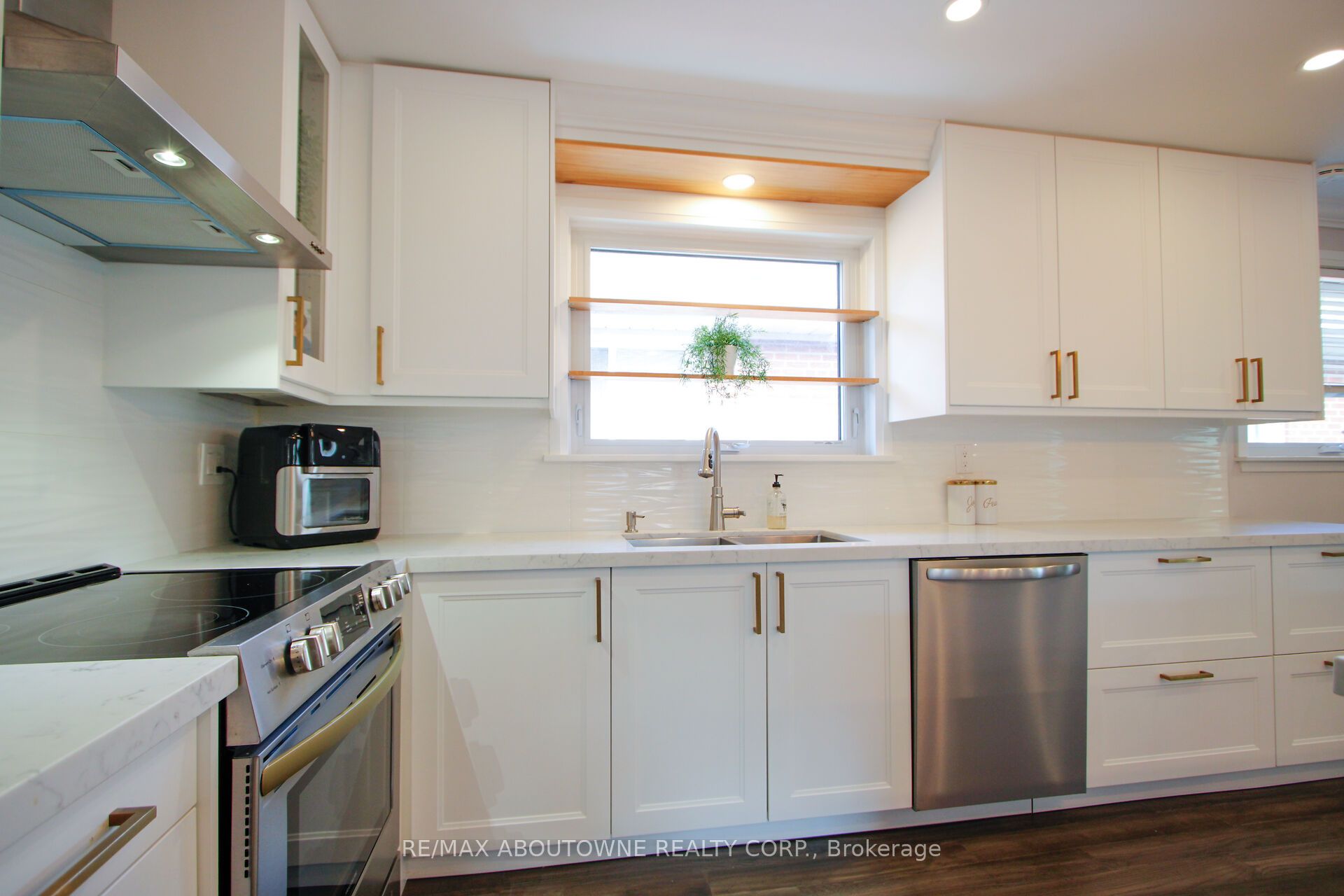 3302 Cardross Road, Mississauga, ON L4X 2N2 photo 3