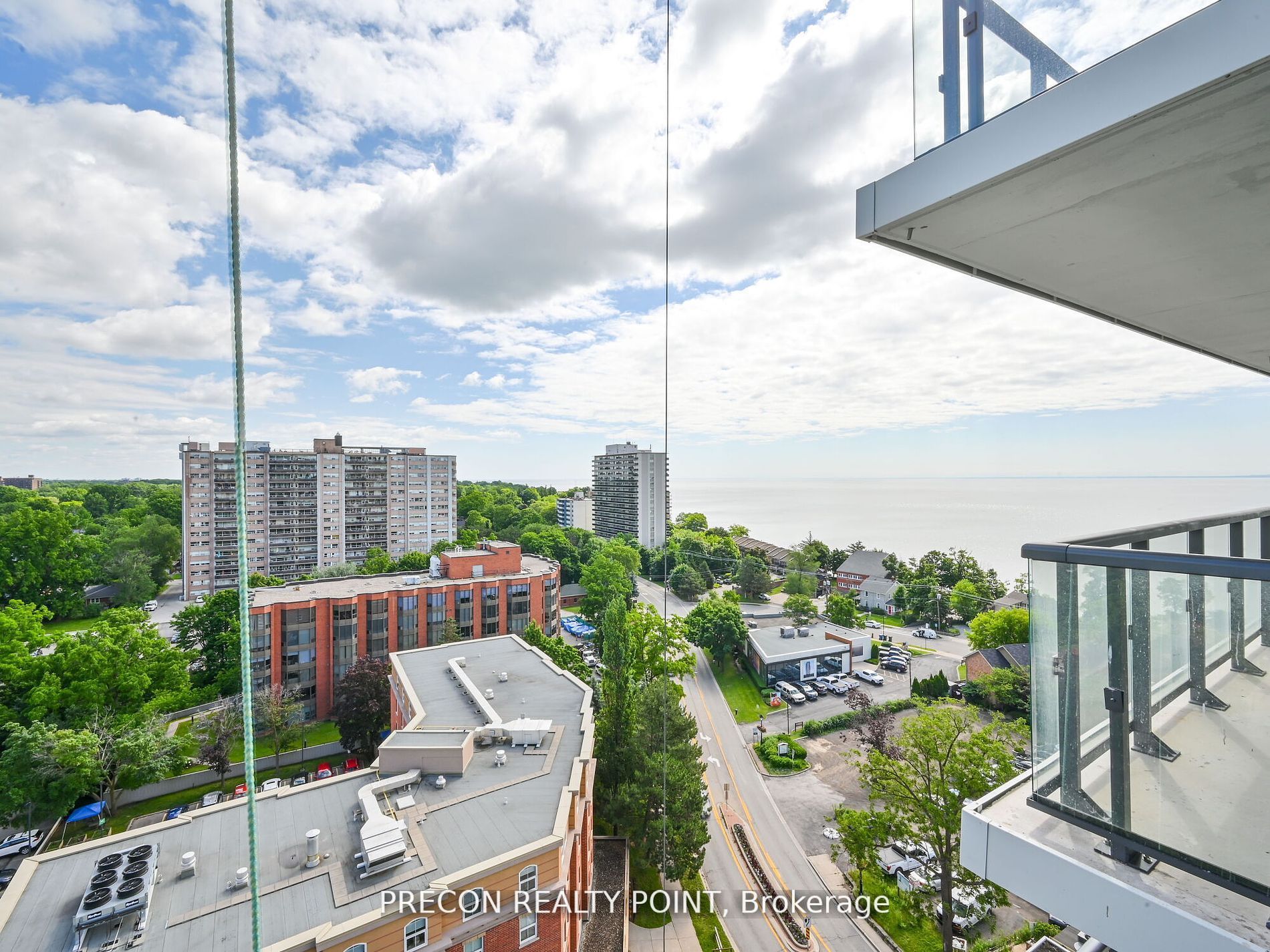 370 Martha Street E 902, Burlington, ON L7R 0G9 photo 2