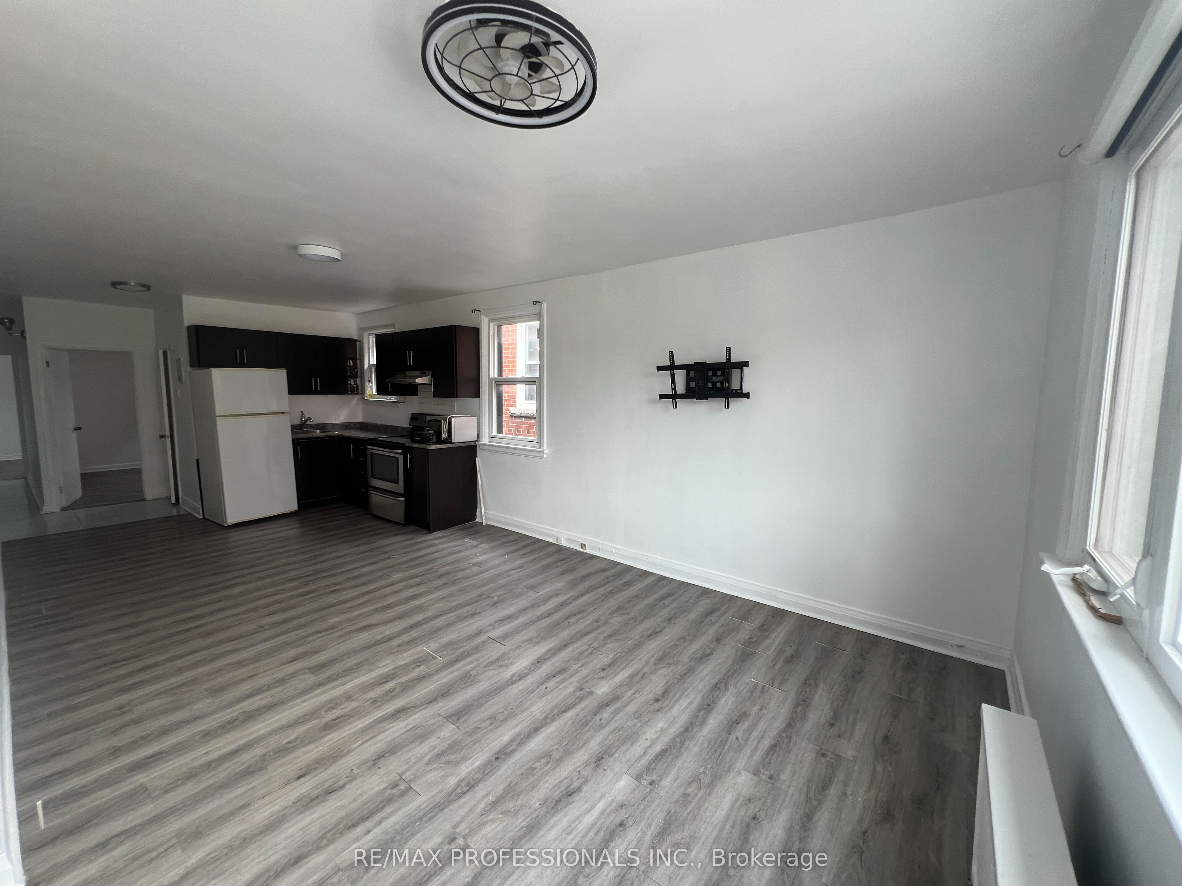 3210 Lake Shore Boulevard W 2, Toronto, ON M8V 1L9 photo 3