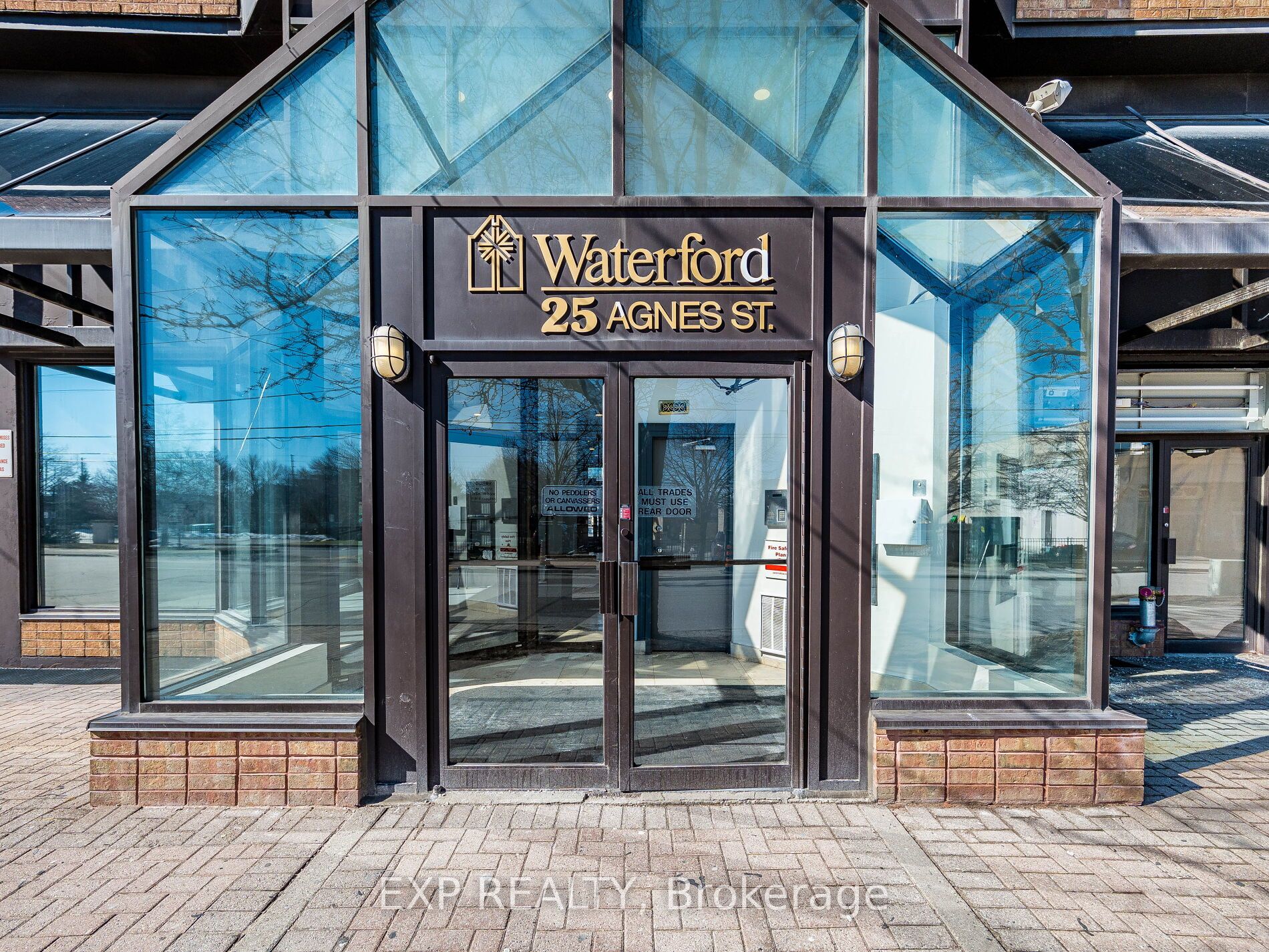 25 Agnes Street 907, Mississauga, ON L5B 3X7