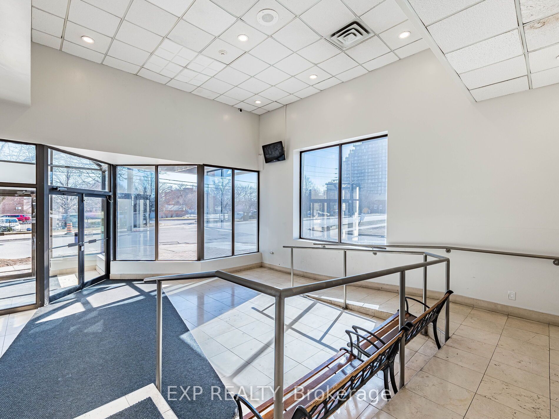 25 Agnes Street 907, Mississauga, ON L5B 3X7 photo 2