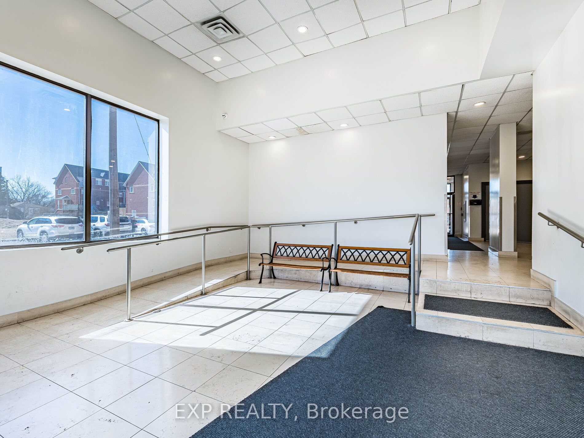 25 Agnes Street 907, Mississauga, ON L5B 3X7 photo 3