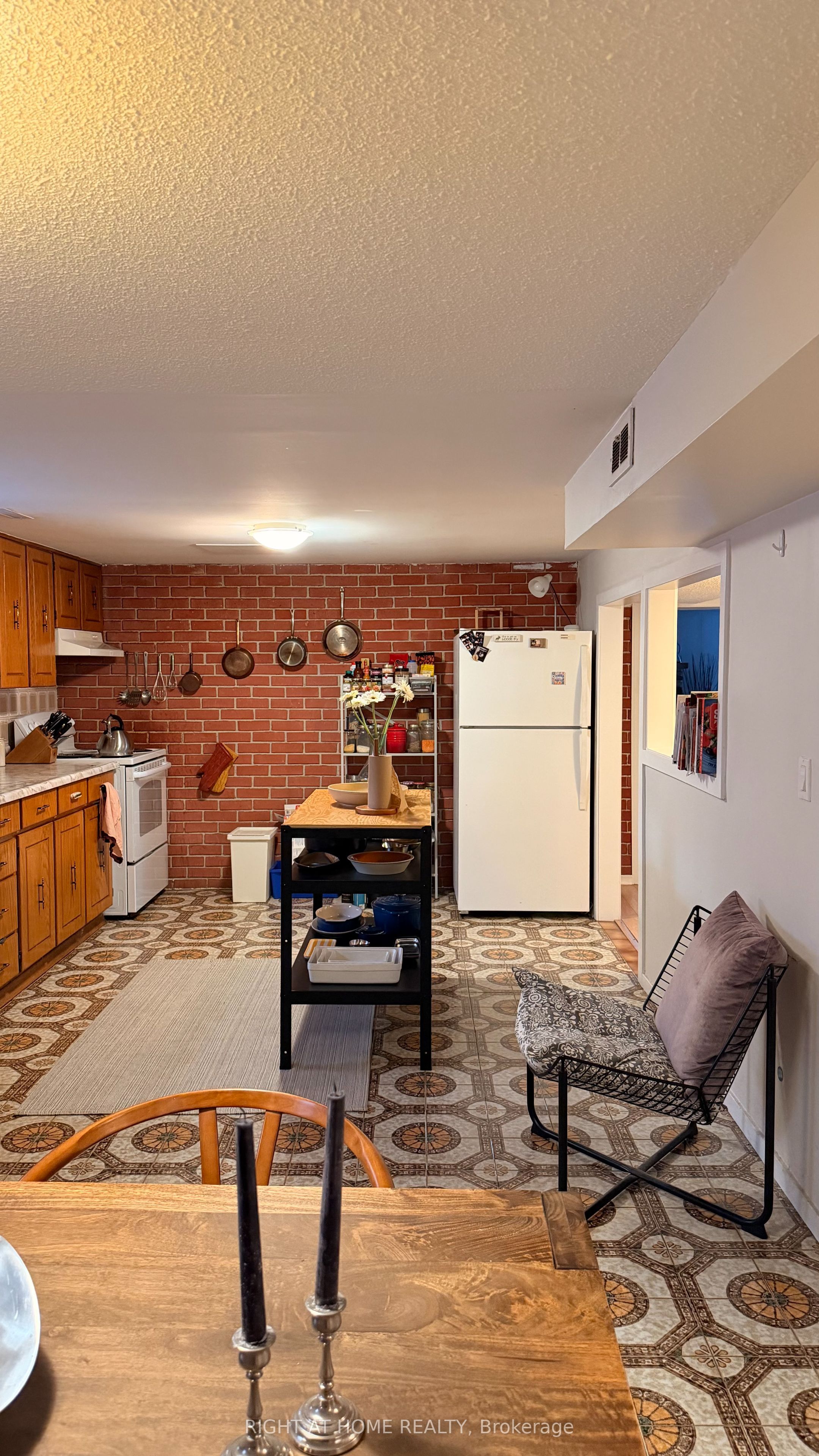 7673 Darcel Avenue Bsmt, Mississauga, ON L4T 3R5 photo 3