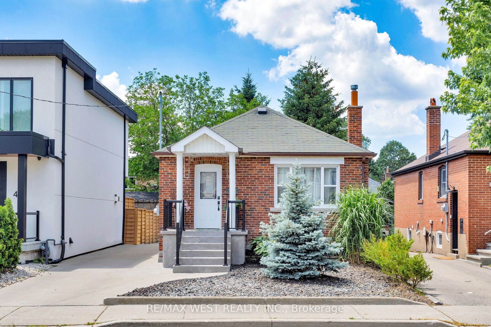 42 Stephen Drive, Toronto, ON M8Y 3M6