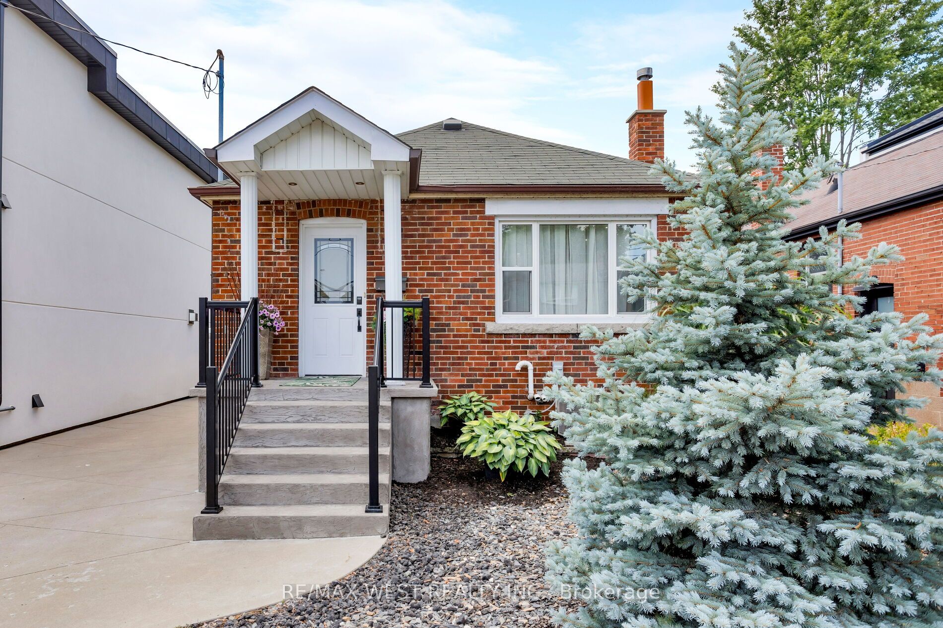 42 Stephen Drive, Toronto, ON M8Y 3M6 photo 2