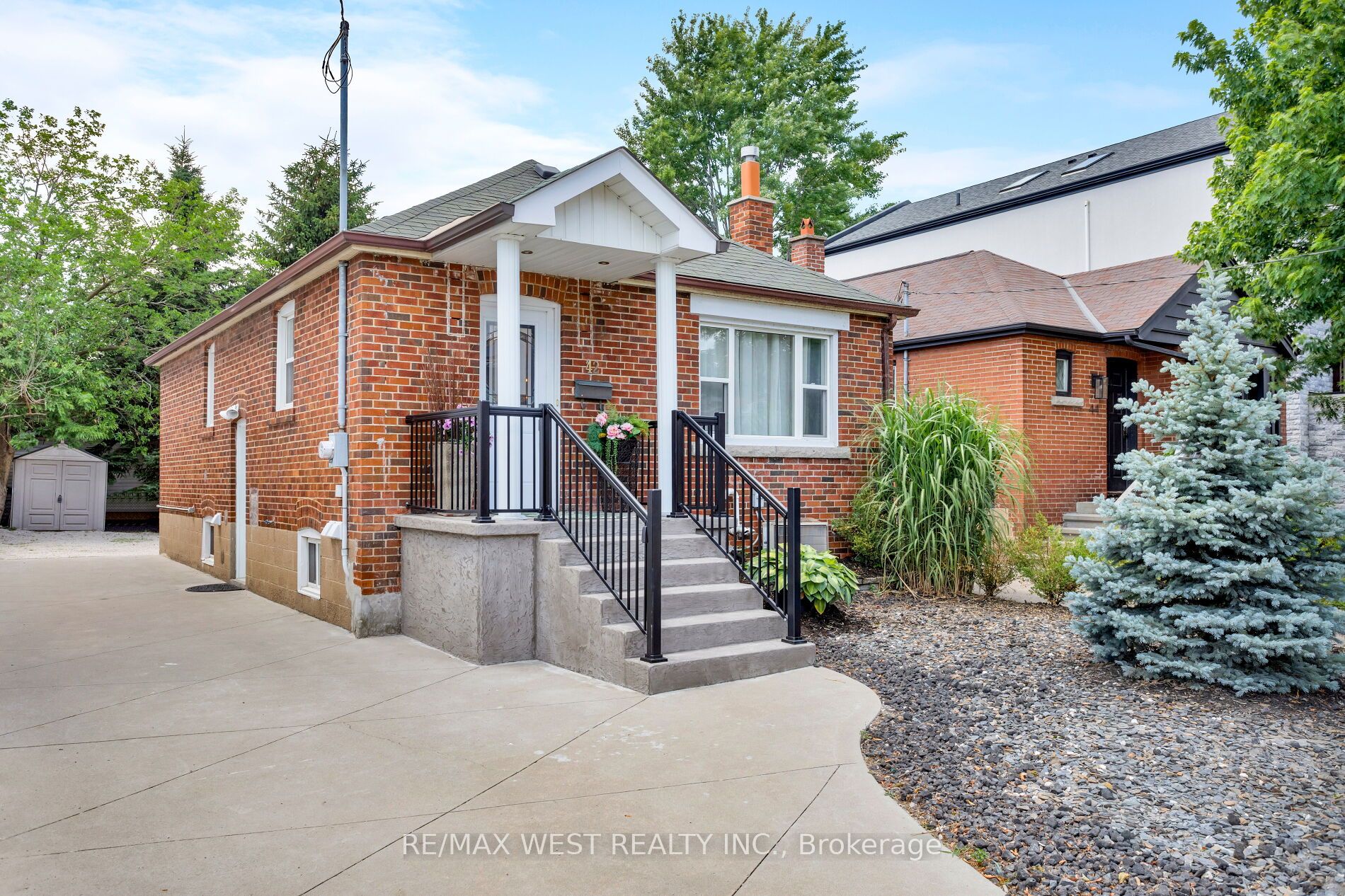42 Stephen Drive, Toronto, ON M8Y 3M6 photo 3