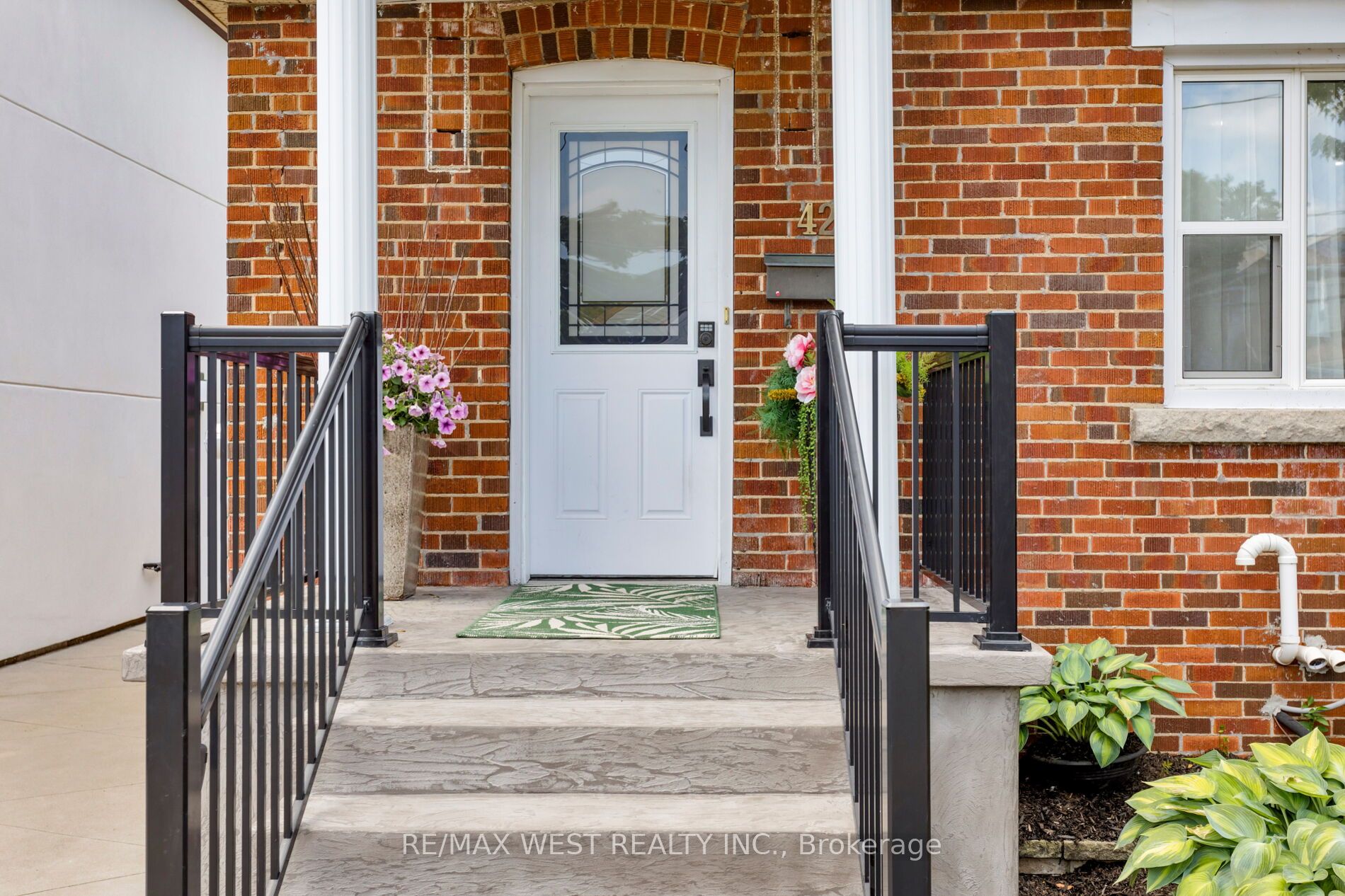 42 Stephen Drive, Toronto, ON M8Y 3M6 photo 4
